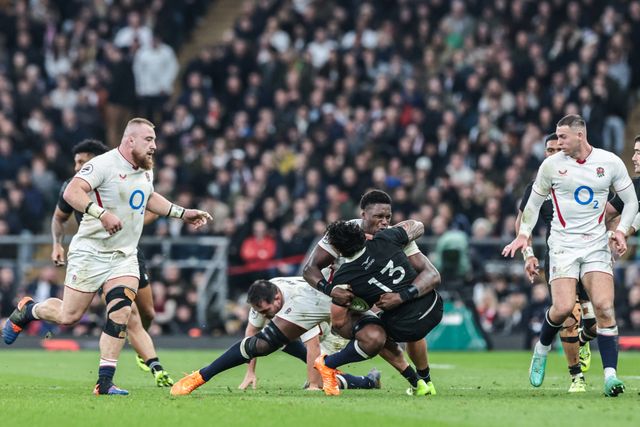Billy Proctor of New Zealand is tackled by Mario Itoje of England during the Quilter Nations Series 2025 match England vs New Zealand at Allianz Stadium, Twickenham, United Kingdom, 15th November 2025

(Photo by Mark Cosgrove/News Images)

*** GER AUT SUI OUT ***
