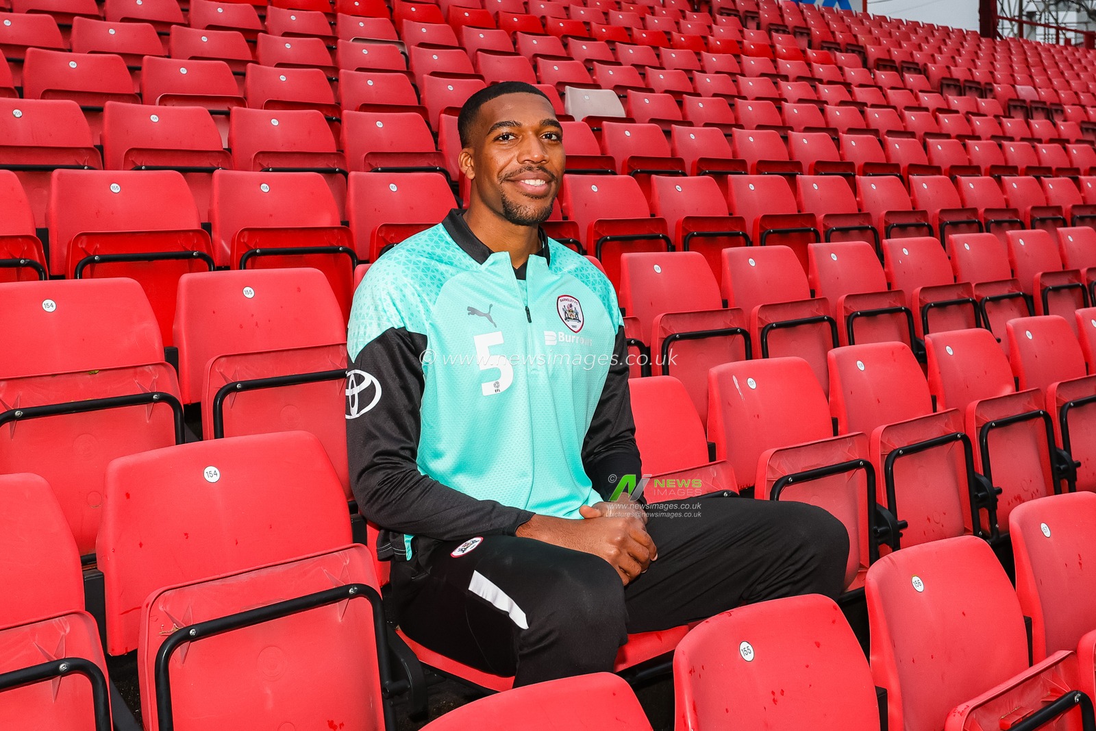 Donovan Pines signs for Barnsley FC on a free until 2025 transfer for at Oakwell, Barnsley, United Kingdom, 13th January 2024

(Photo by Mark Cosgrove/News Images)