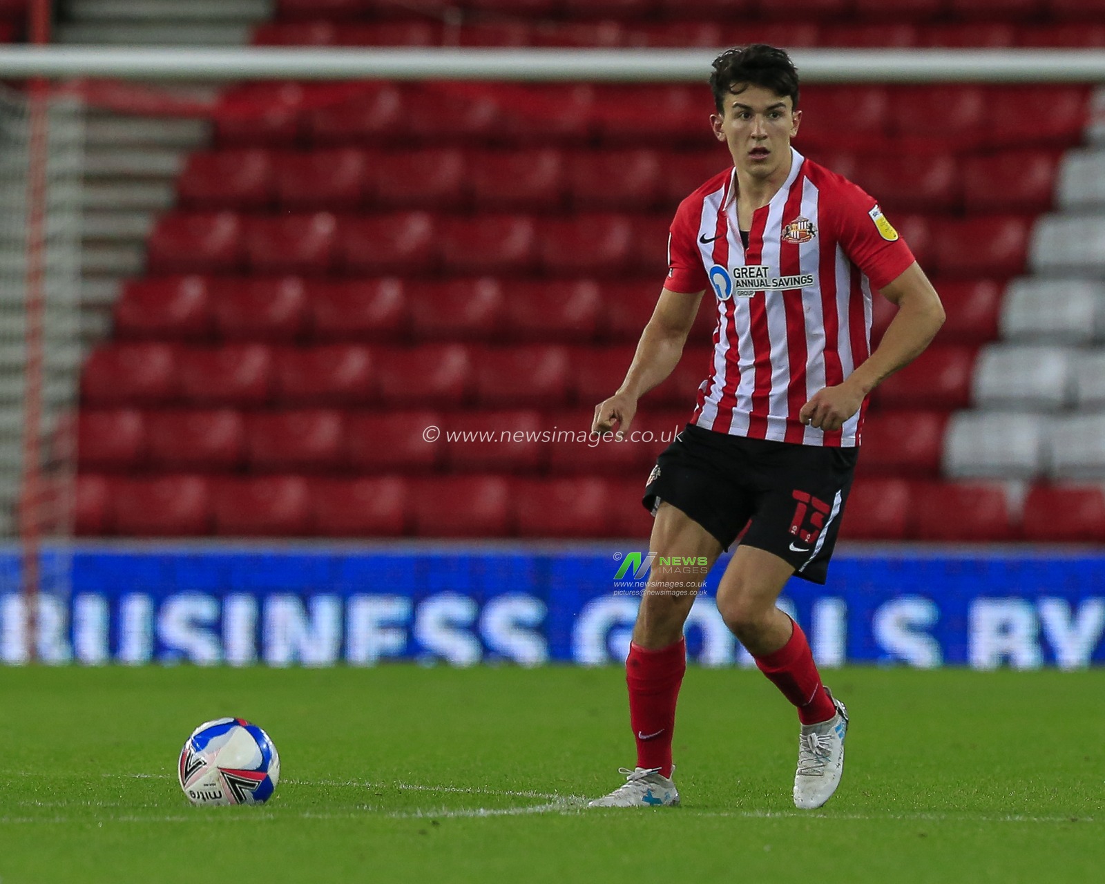 Luke O'Nien (13) of Sunderland with the ball