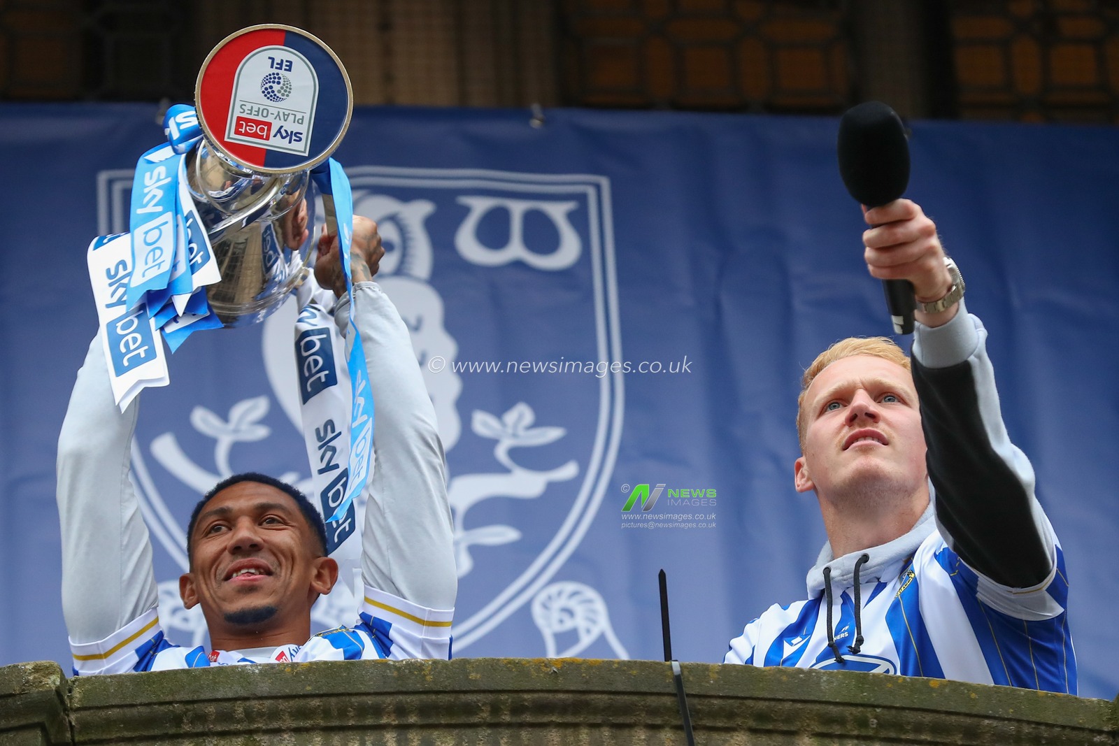 Liam Palmer #2 of Sheffield Wednesday and Cameron Dawson #25 of Sheffield Wednesday interacts with the fans as Sheffield Wednesday celebrate promotion in the City at Sheffield City Centre, Sheffield, United Kingdom, 31st May 2023

(Photo by Gareth Evans/News Images)