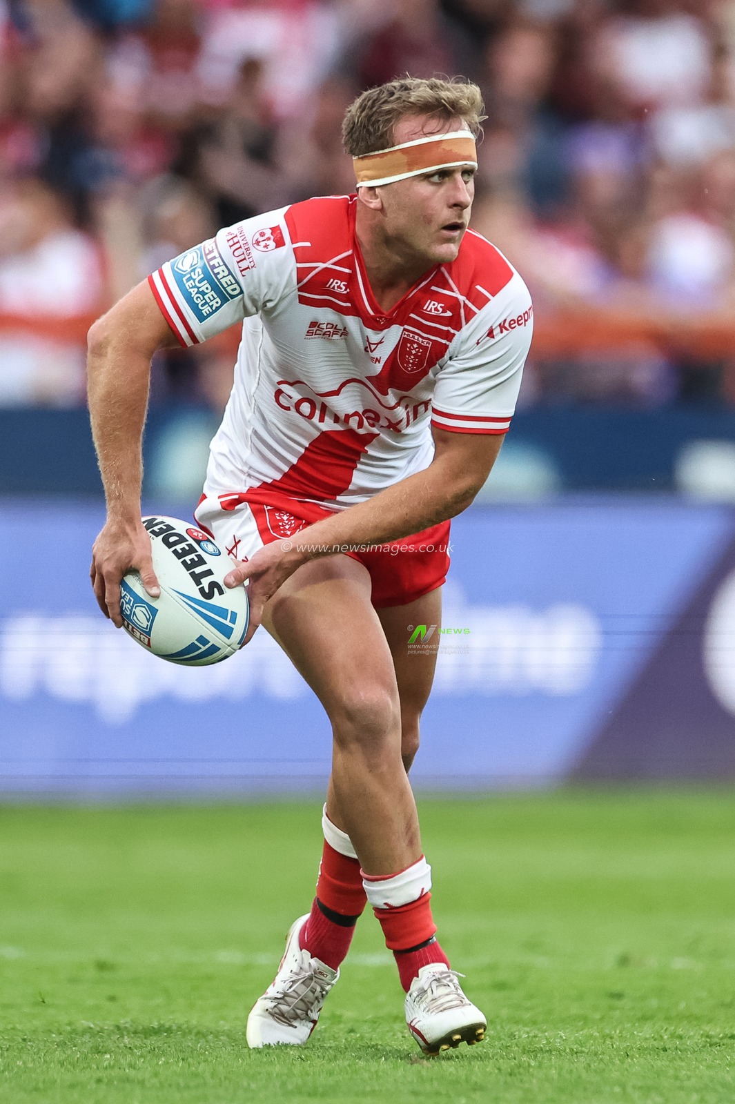Jez Litten of Hull KR breaks with the ball during the Betfred Super League Round 14 Hull KR vs Catalans Dragons at Sewell Group Craven Park, Kingston upon Hull, United Kingdom, 13th June 2025

(Photo by Mark Cosgrove/News Images)