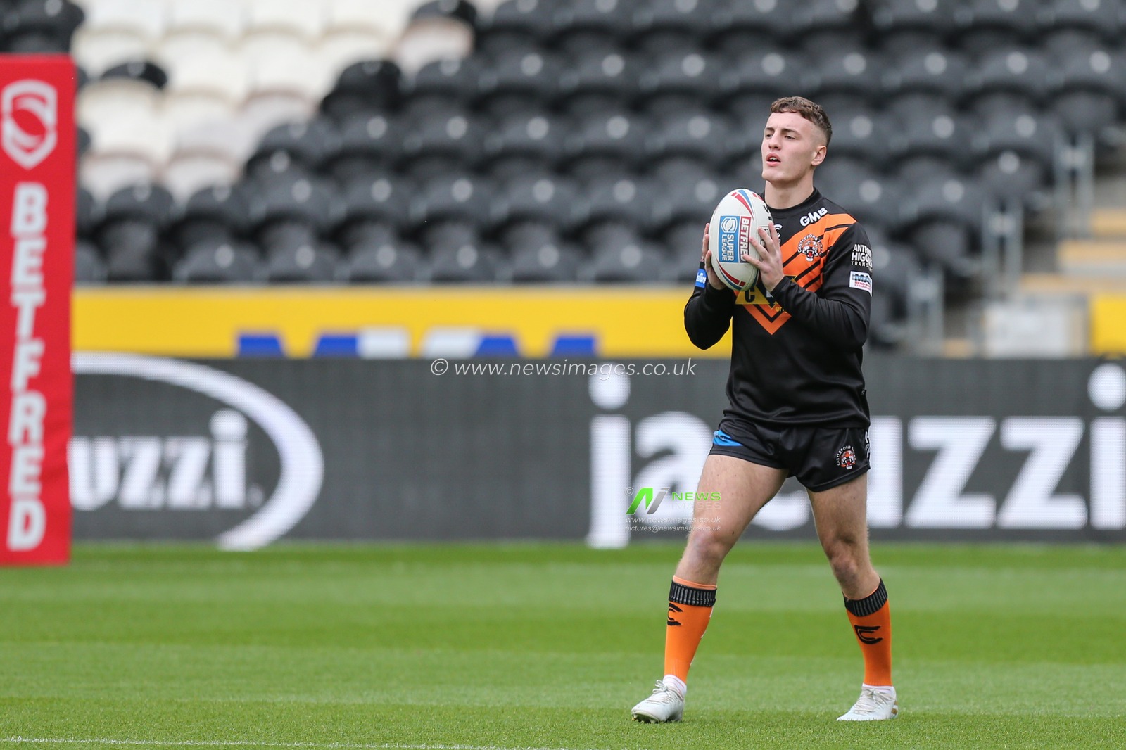 Jake Trueman (6) of Castleford Tigers during the warm-up