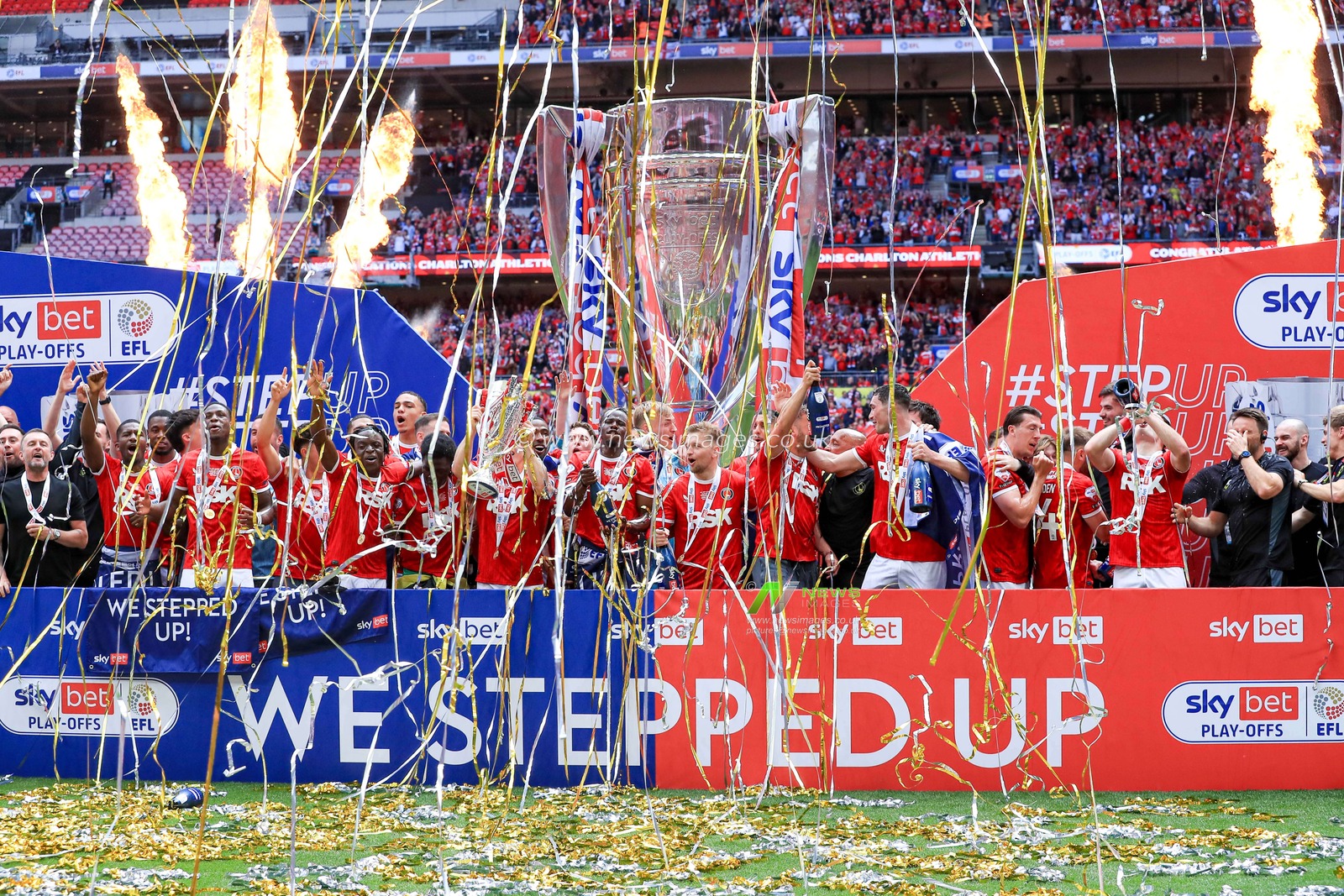 Charlton Athletic lift the League One Play-Off trophy after the Sky Bet League 1 Playoff Final match Charlton Athletic vs Leyton Orient at Wembley Stadium, London, United Kingdom, 25th May 2025

(Photo by Jorge Horsted/News Images)