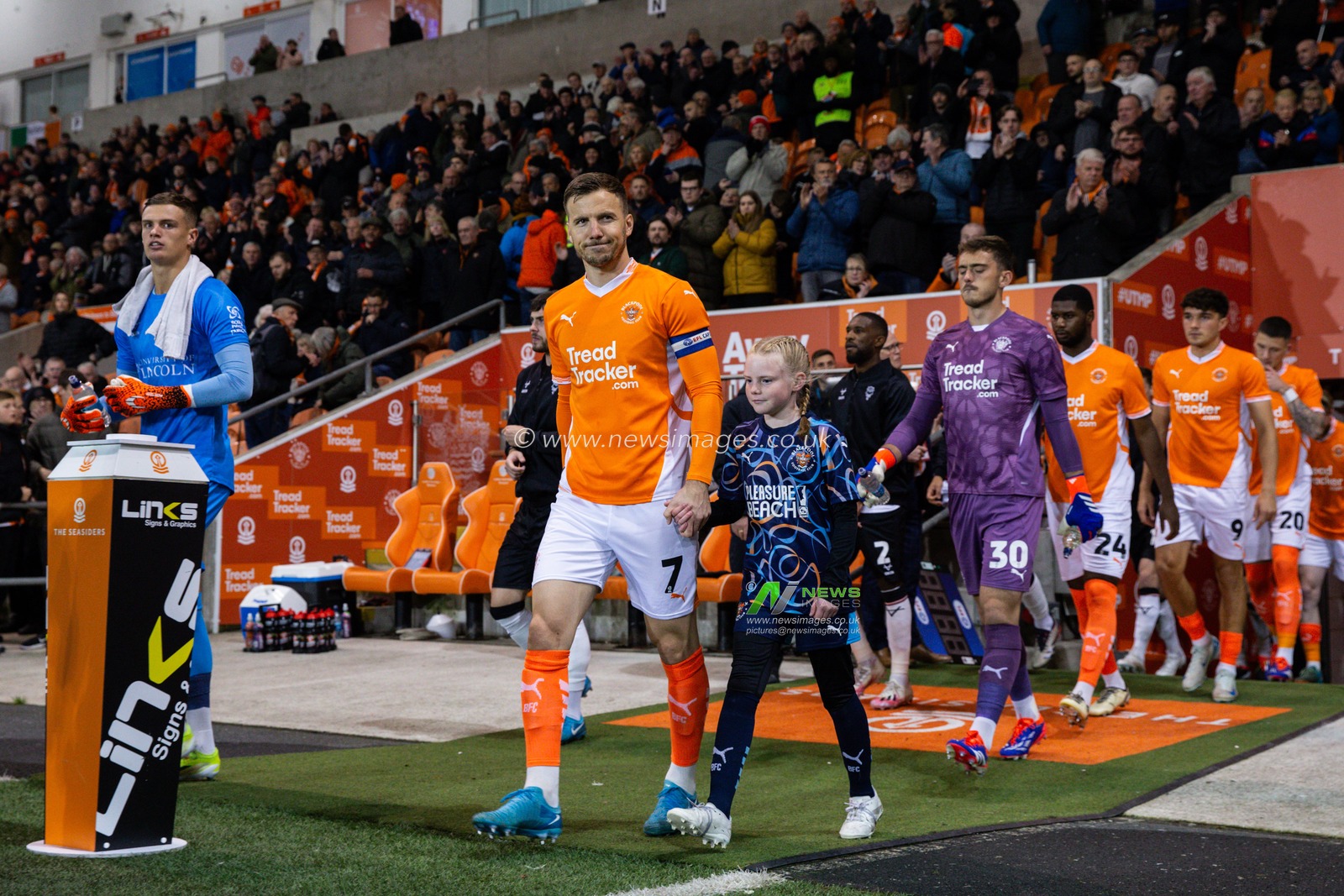 during the Sky Bet League 1 match Blackpool vs Lincoln City at Bloomfield Road, Blackpool, United Kingdom, 1st October 2024

(Photo by Gareth Evans/News Images)