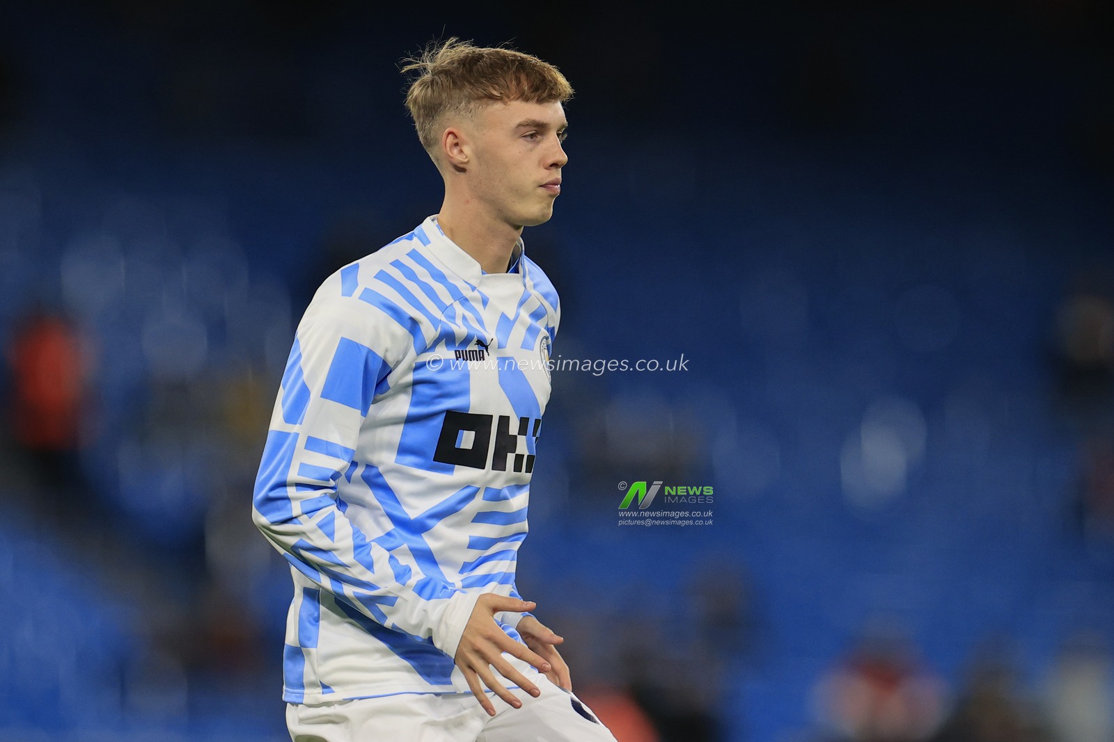 Cole Palmer #80 of Manchester City warms up for the game ahead of the UEFA Champions League match Manchester City vs Sevilla at Etihad Stadium, Manchester, United Kingdom, 2nd November 2022

(Photo by Conor Molloy/News Images)