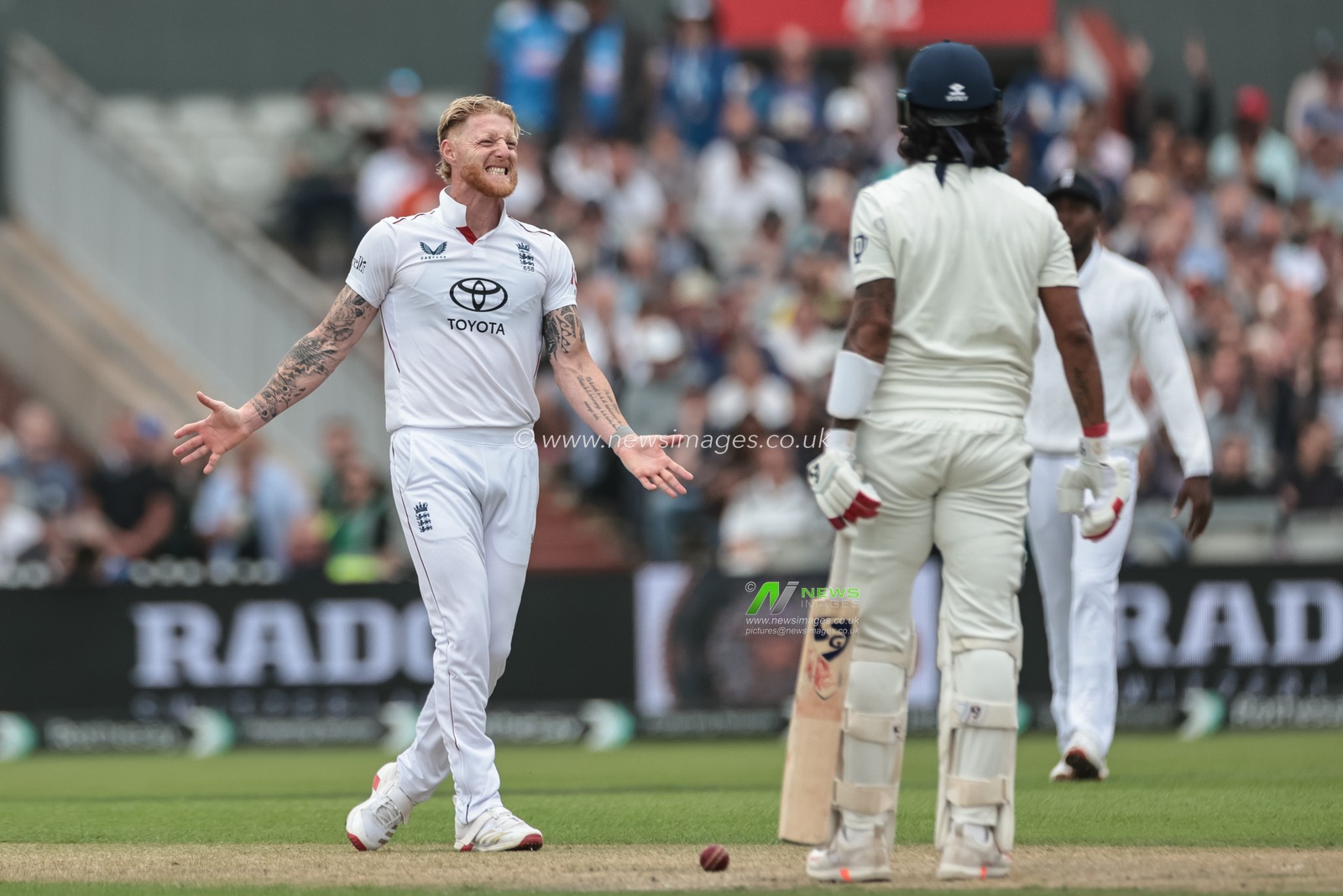 England captain Ben Stokes appeals for the wicket of KL Rahul of India during the 4th Rothesay Test Match match Day 1 England vs India at Old Trafford Cricket Ground, Manchester, United Kingdom, 22nd July 2025

(Photo by Mark Cosgrove/News Images)