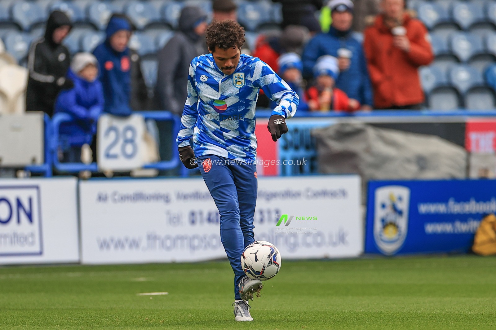 Duane Holmes #19 of Huddersfield Town during the pre-game warmup