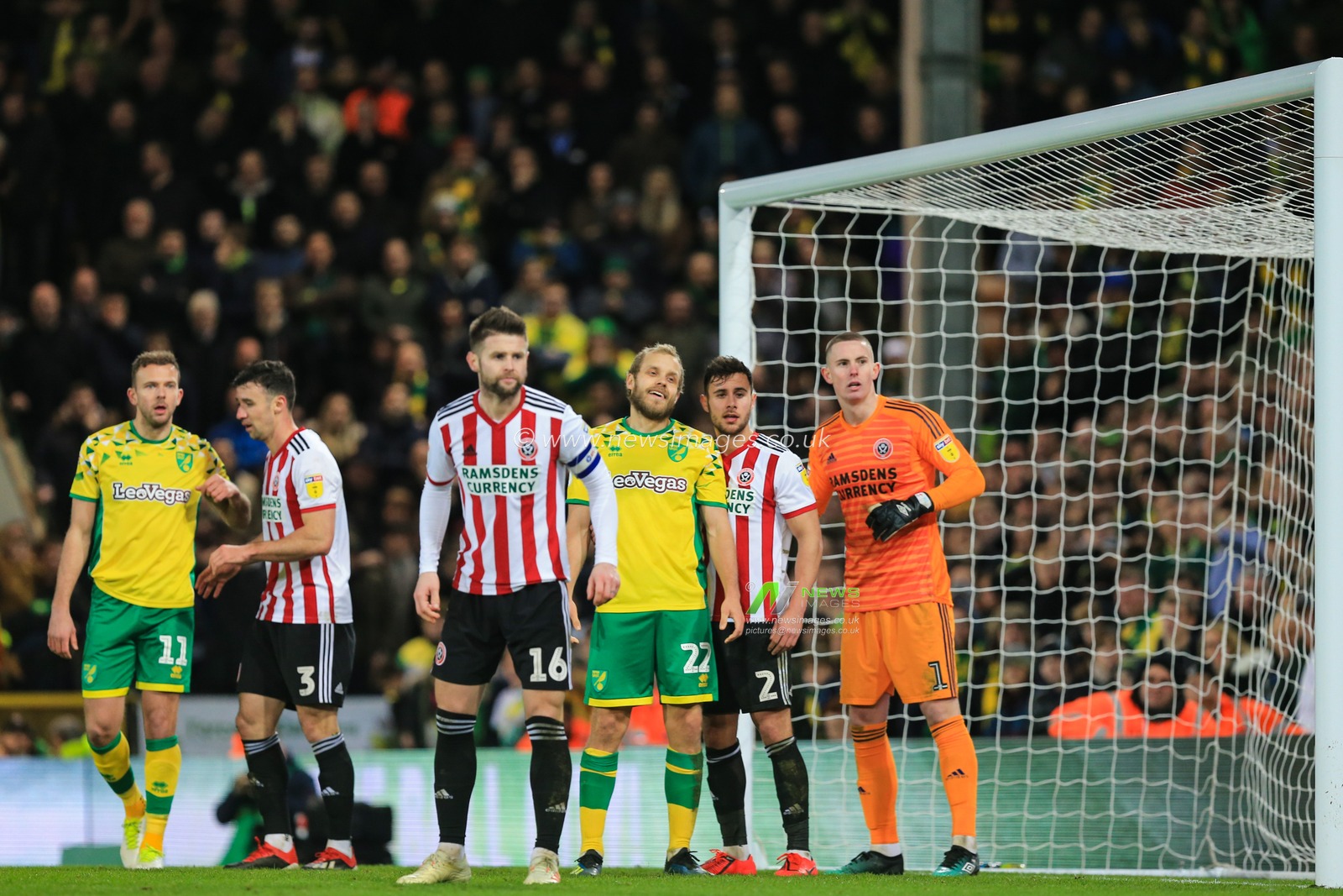 26th January 2019, Carrow Road, Norfolk, England; Sky Bet Championship, Norwich City vs Sheffield United ;  Teemu Pukki (22) of Norwich City look excited for a late corner 

Credit: Georgie Kerr/News Images

English Football League images are subject to DataCo Licence