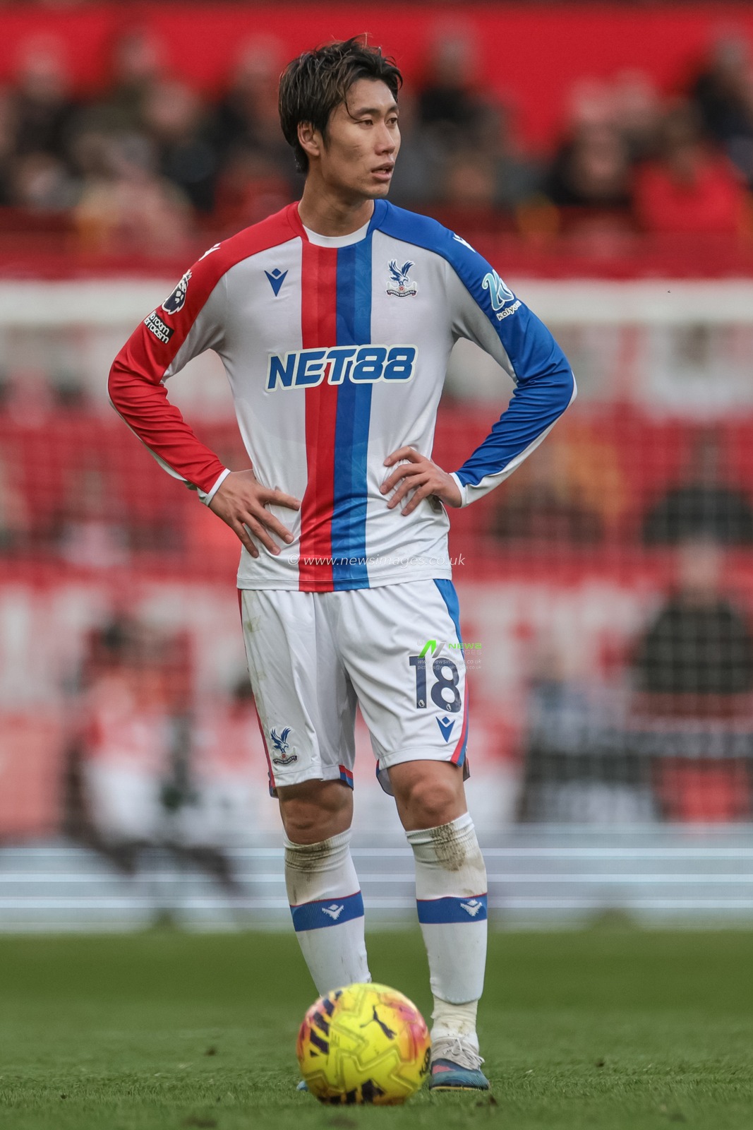Daichi Kamada of Crystal Palace with the ball during the Premier League match Manchester United vs Crystal Palace at Old Trafford, Manchester, United Kingdom on 01 March 2026

(Photo by Mark Cosgrove/News Images)