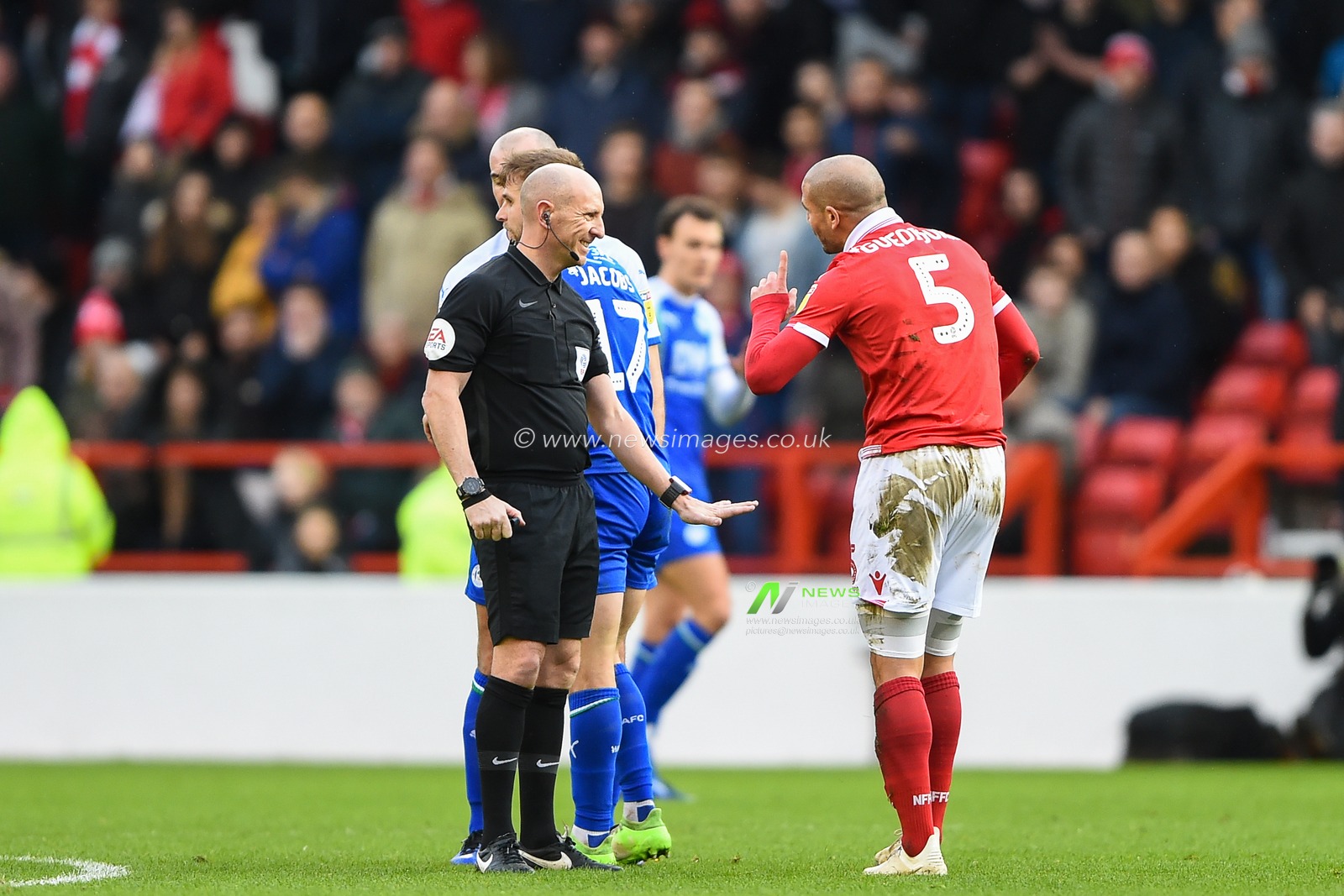 26th January 2019, City Ground, Nottingham, England ; Sky Bet Championship, Nottingham Forest v Wigan Athletic : Referee Andy Davies  has words with Adlene Guedioura (5) of Nottingham Forest 

Credit: Jon Hobley/News Images

English Football League images are subject to DataCo Licence