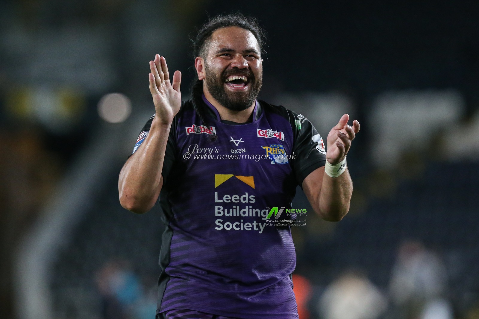 Konrad Hurrell (4) of Leeds Rhinos acknowledges the Leeds fans