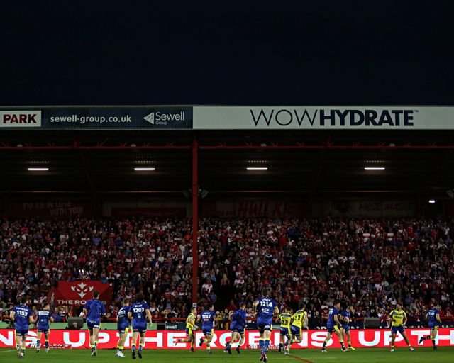 Warrington warm up before the Betfred Super League round 27 match Hull KR vs Warrington Wolves at Sewell Group Craven Park, Kingston upon Hull, United Kingdom, 18th September 2025(Photo by Sam Eaden/News Images)