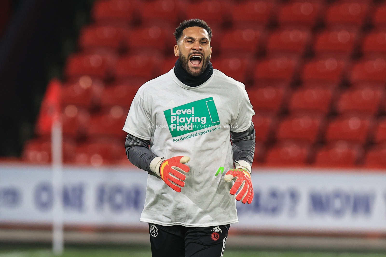 Wes Foderingham #18 of Sheffield United during the pre-game warmup
