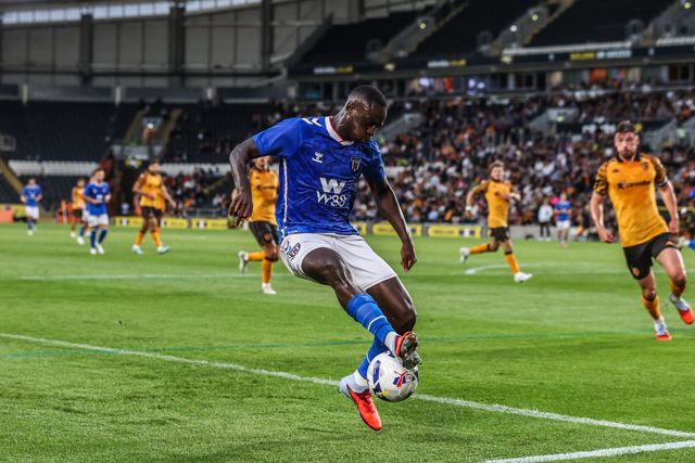 Habib Diarra of Sunderland keeps the ball in play during the Pre-season friendly match Hull City vs Sunderland at MKM Stadium, Hull, United Kingdom, 29th July 2025

(Photo by Alfie Cosgrove/News Images)