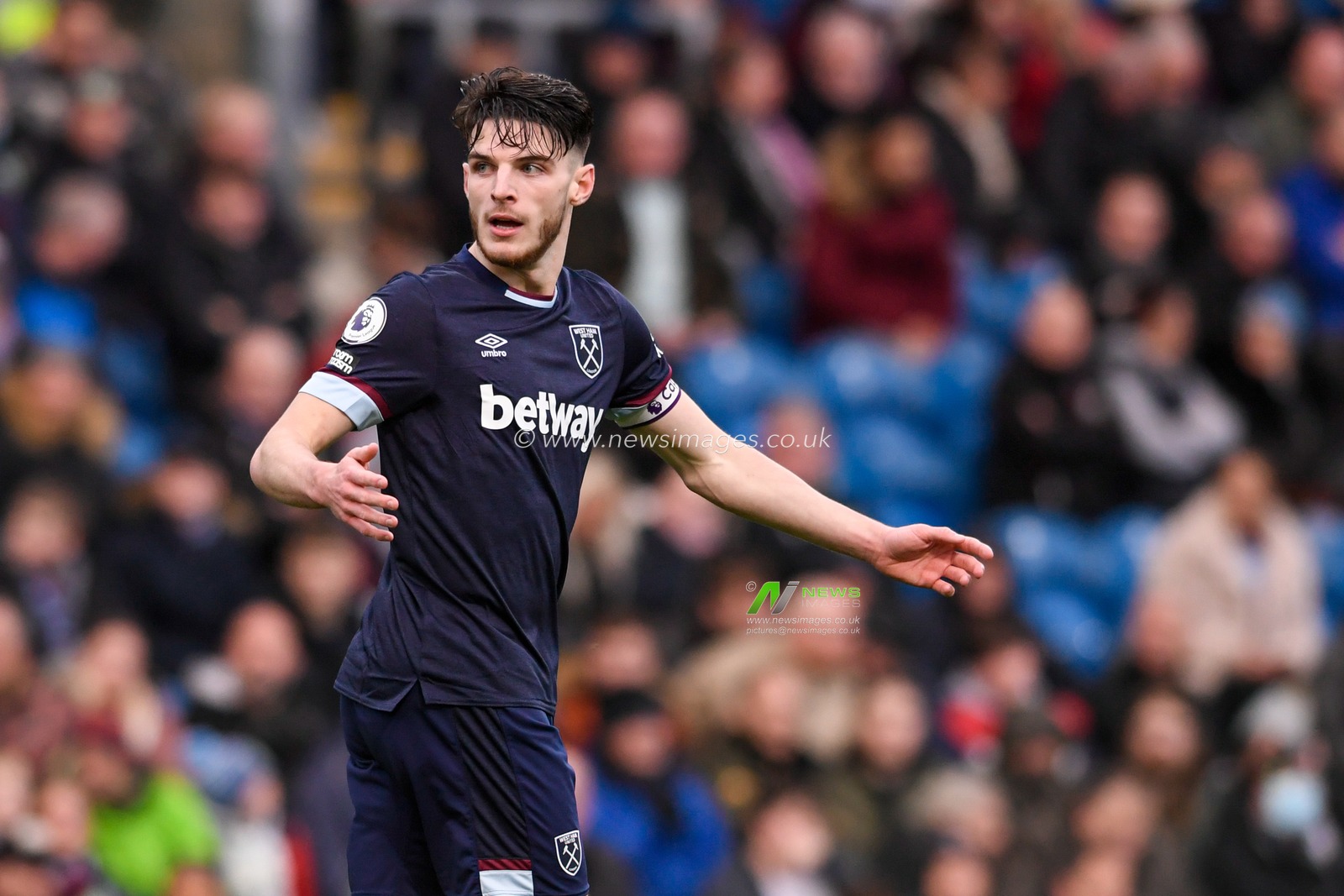 Declan Rice #41 of West Ham United looks over his shoulder