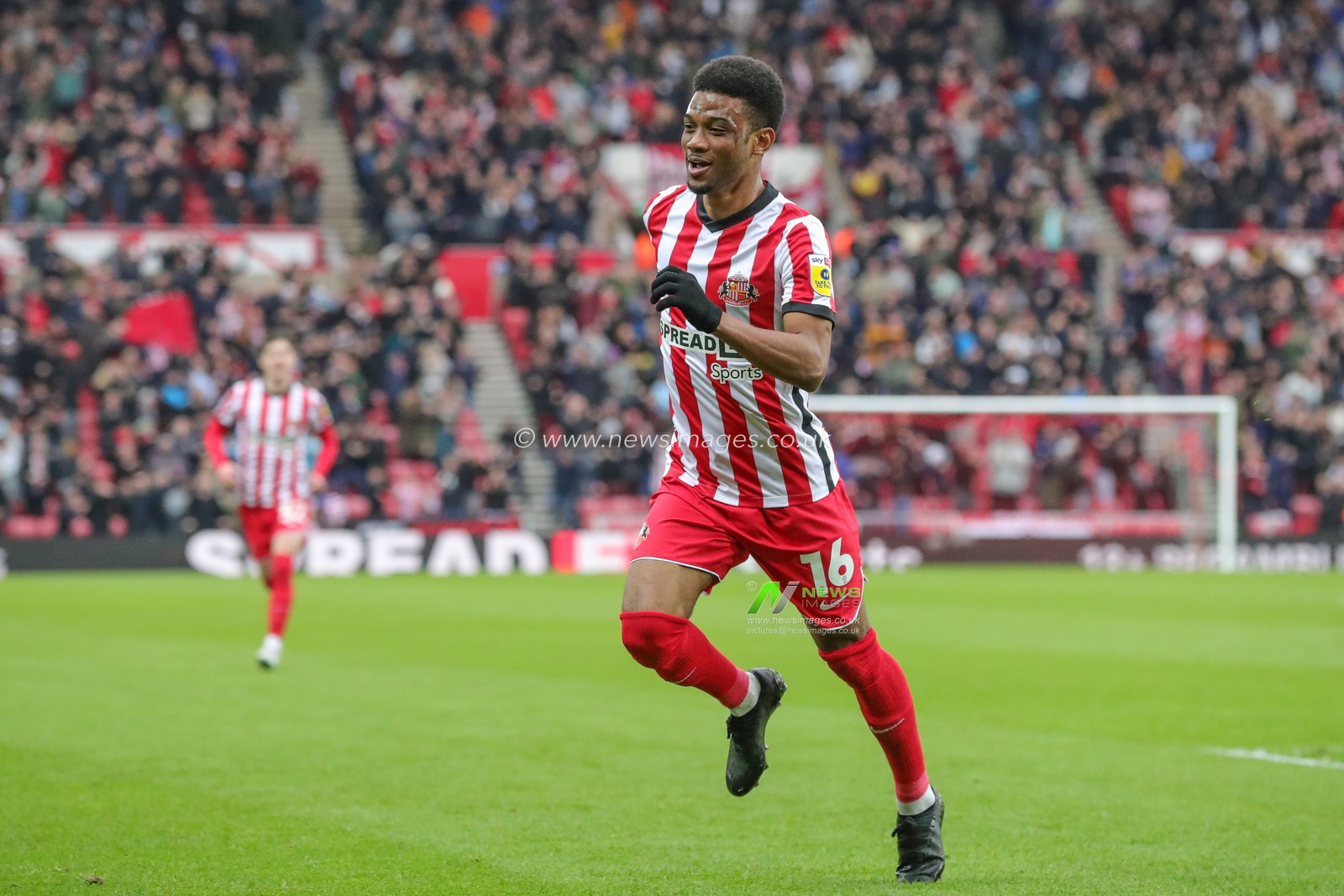 Amad Diallo #16 of Sunderland celebrates his goal to make it 2-1 during the Sky Bet Championship match Sunderland vs Hull City at Stadium Of Light, Sunderland, United Kingdom, 7th April 2023

(Photo by Alfie Cosgrove/News Images)