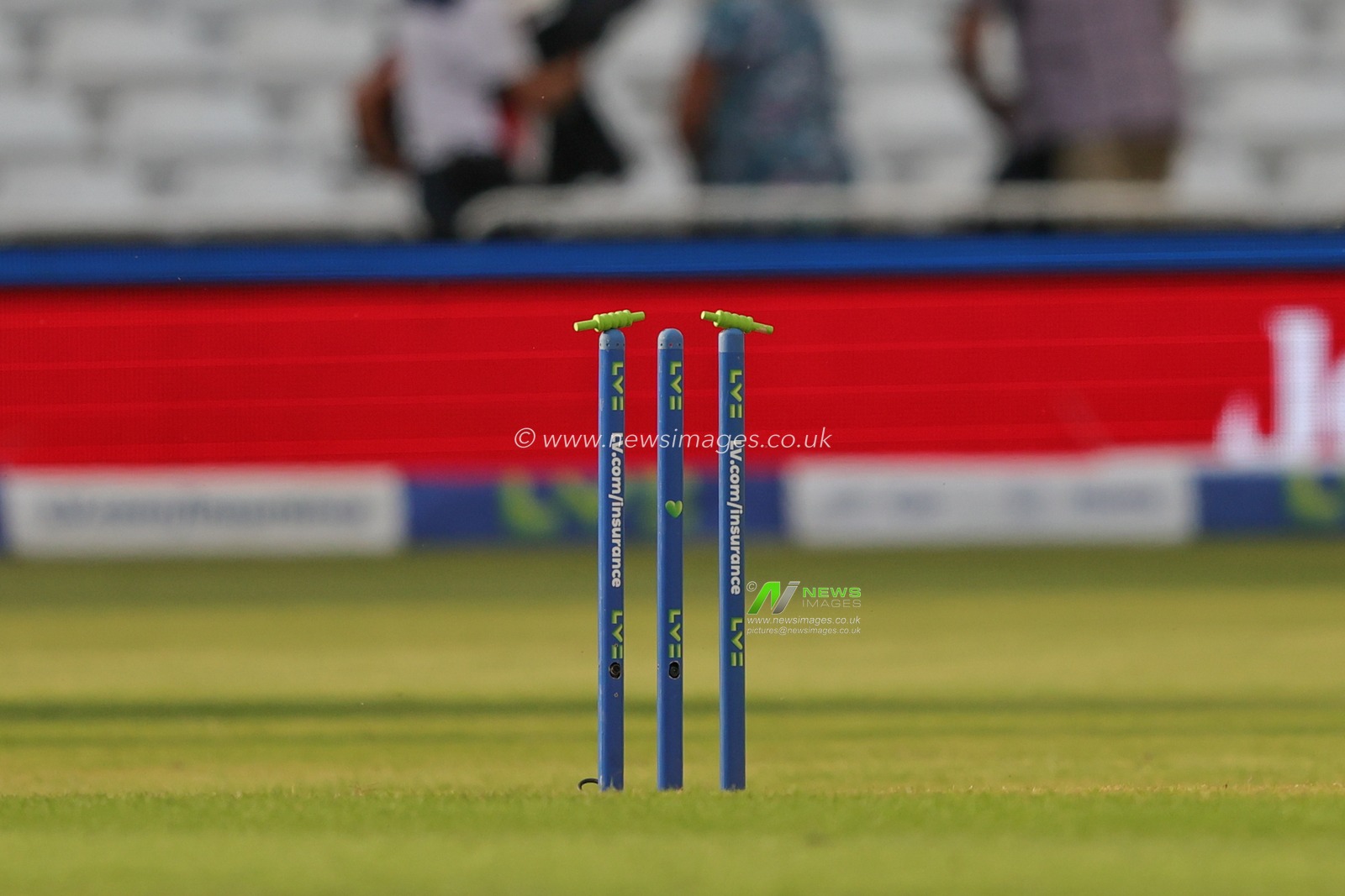 Bales are removed from the stumps after the final over of the day during the Metro Bank Women's Ashes 2023 match England vs Australia at Trent Bridge, Nottingham, United Kingdom, 22nd June 2023

(Photo by Mark Cosgrove/News Images)