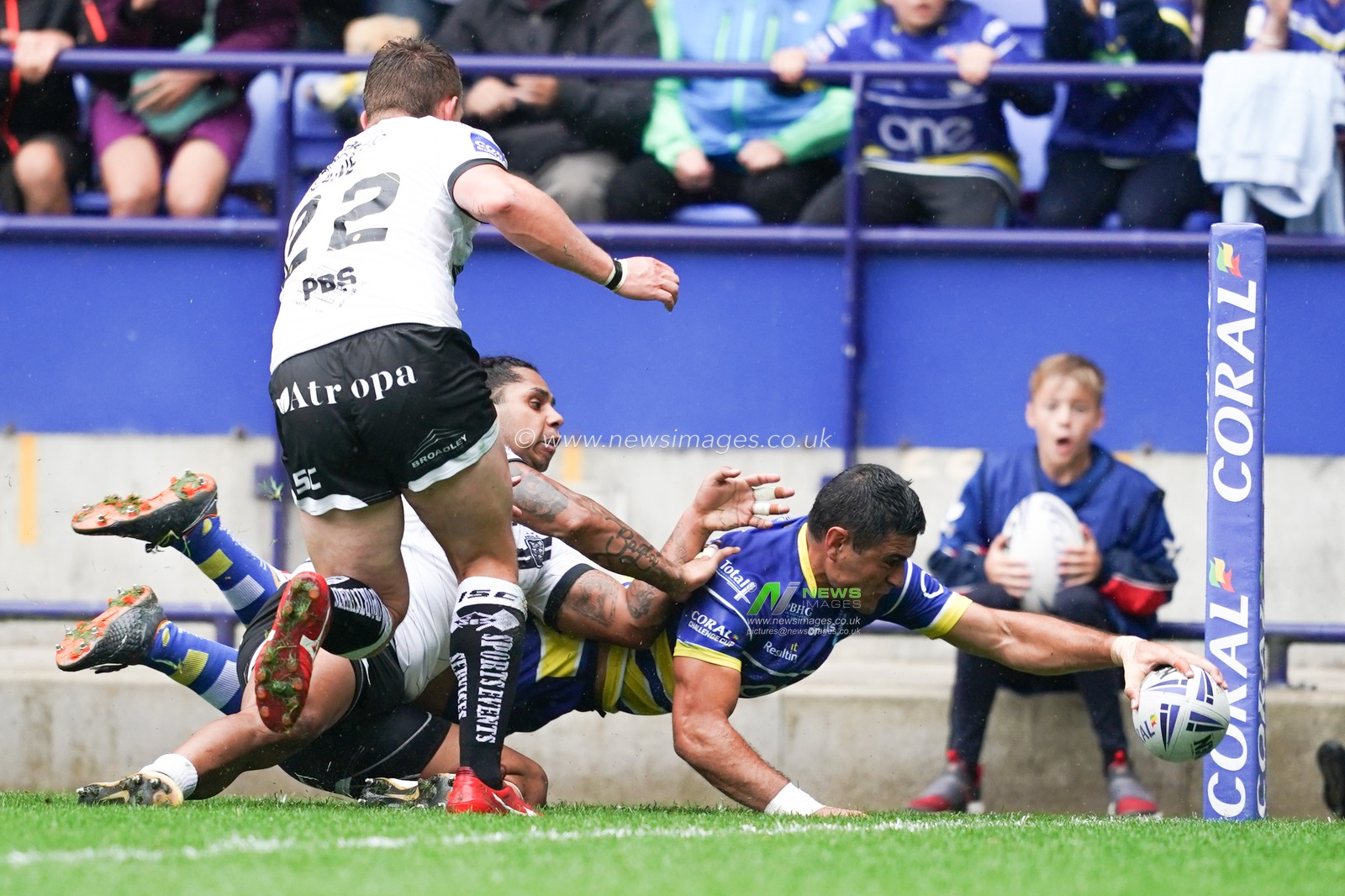 Warrington Wolves's Bryson Goodwin scores his sides first try

27th July 2019 , University of Bolton Stadium, Bolton, England; 2019 Coral Challenge Cup Semi-Final, Warrington Wolves vs Hull FC ; 


Credit: Terry Donnelly/News Images