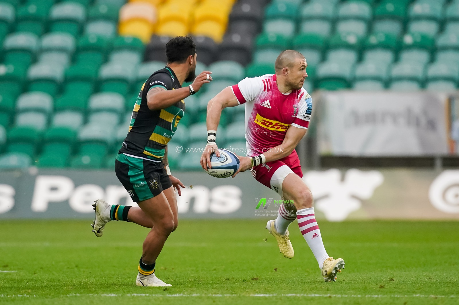 Danny Care #9 of Harlequins looks to offload the ball