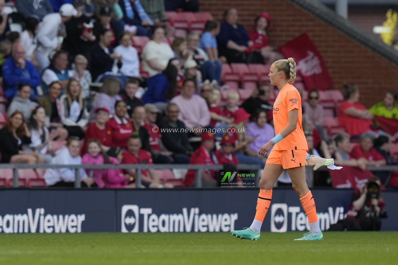 Ellie Roebuck #1 of Manchester City leaves the pitch after being send off during the The FA Women's Super League match Manchester United Women vs Manchester City Women at Leigh Sports Village, Leigh, United Kingdom, 21st May 2023

(Photo by Steve Flynn/News Images)