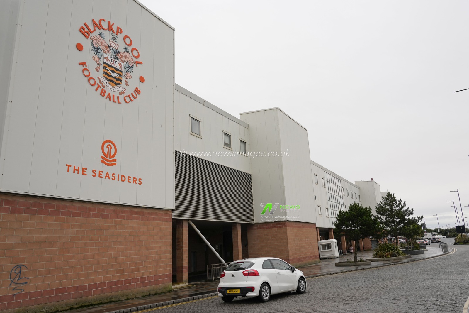 General view of Bloomfield Road Stadium before the Sky Bet Championship match Blackpool vs Luton Town at Bloomfield Road, Blackpool, United Kingdom, 5th November 2022

(Photo by Steve Flynn/News Images)