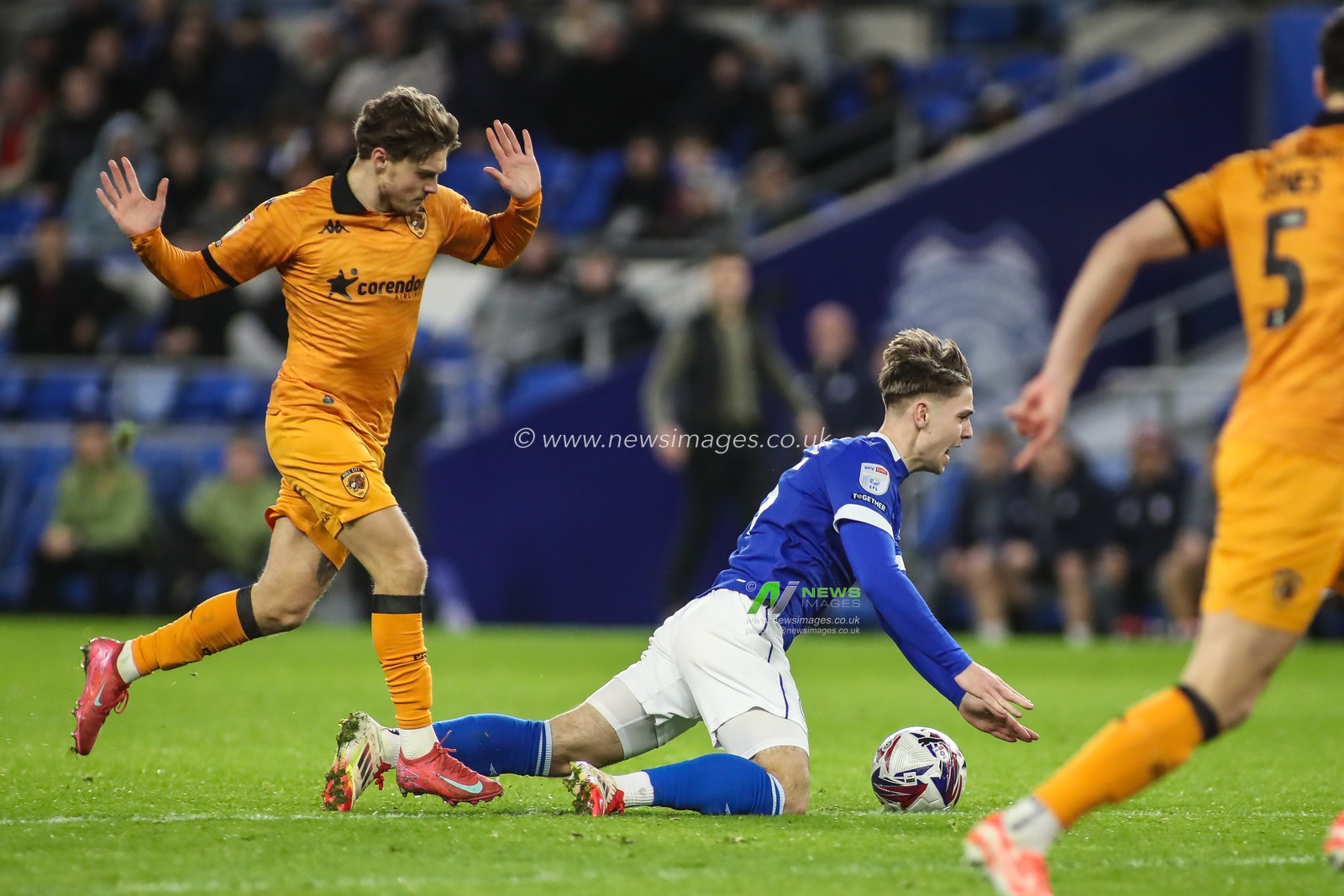 Cian Ashford of Cardiff City is fouled by Regan Slater of Hull City during the Sky Bet Championship match Cardiff City vs Hull City at Cardiff City Stadium, Cardiff, United Kingdom, 25th February 2025

(Photo by Andrew Lewis/News Images)