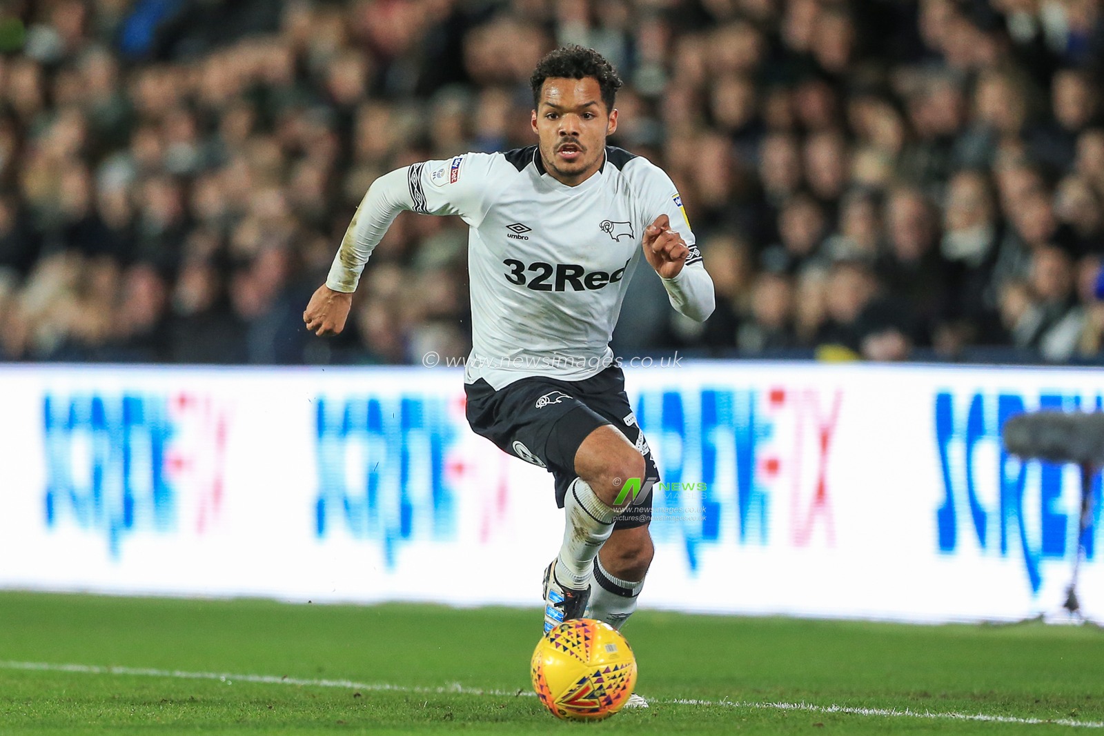 1st January 2019, Pride Park, Derby, England; Sky Bet Championship, Derby County vs Middlesbrough ;  Duane Holmes (23) of Derby County makes a break with the ball

Credit: Mark Cosgrove/News Images 

English Football League images are subject to DataCo Licence