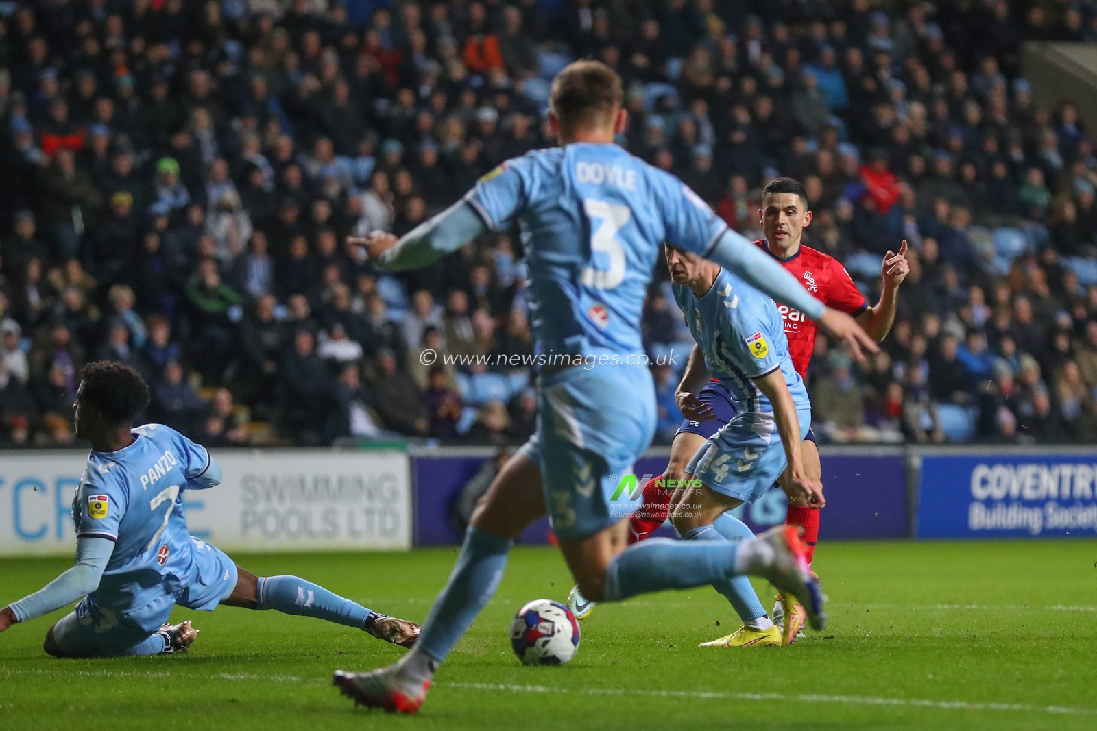 Tomas RogiÄ‡ #7 of West Bromwich Albion has a shot at goal during the Sky Bet Championship match Coventry City vs West Bromwich Albion at Coventry Building Society Arena, Coventry, United Kingdom, 21st December 2022

(Photo by Gareth Evans/News Images)