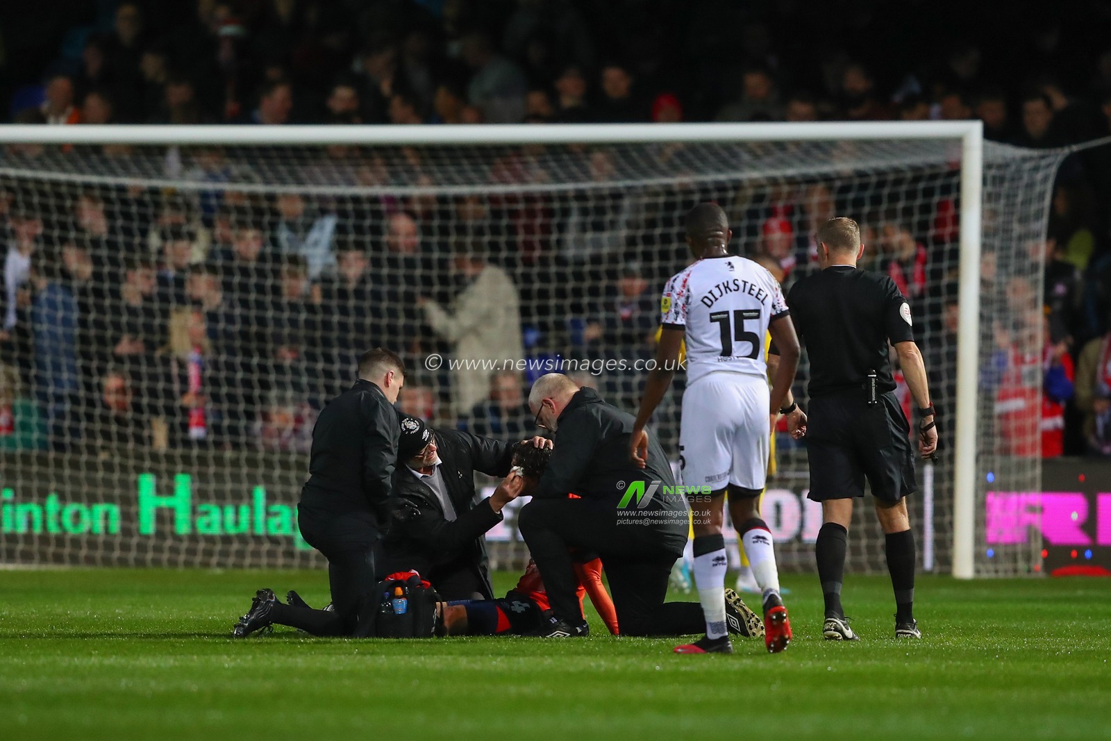 Tom Lockyer #4 of Luton Town receives medical treatment during the Sky Bet Championship match Luton Town vs Middlesbrough at Kenilworth Road, Luton, United Kingdom, 24th April 2023

(Photo by Gareth Evans/News Images)