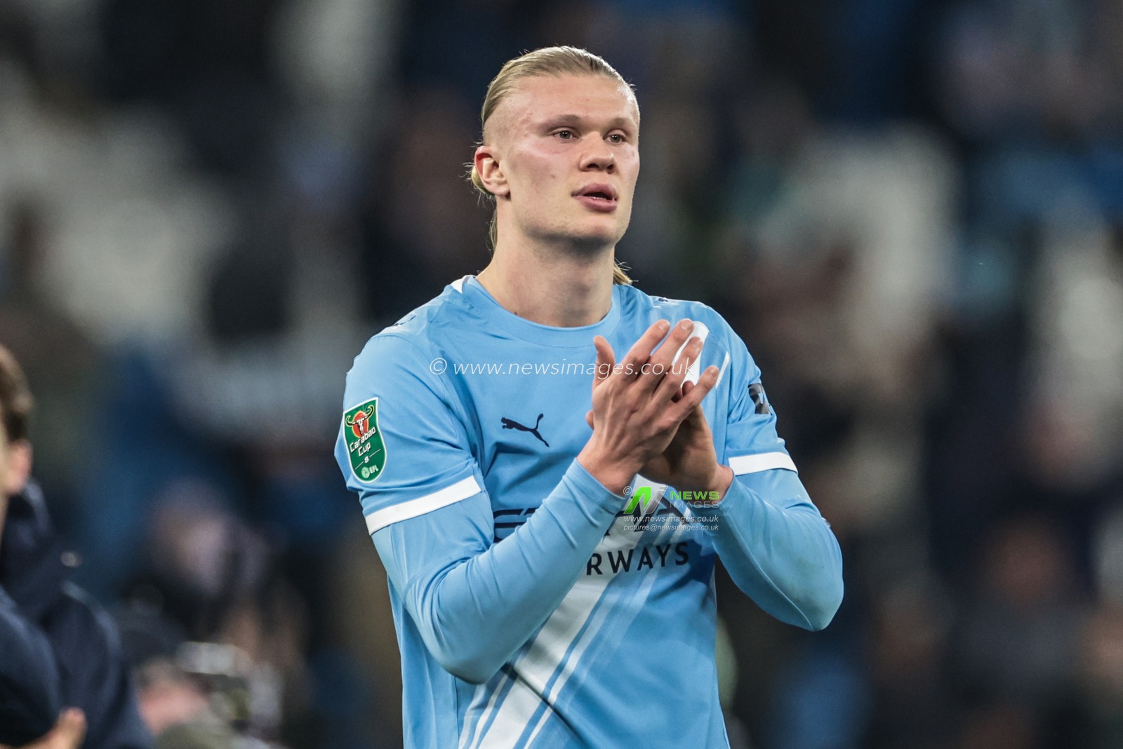 Erling Haaland of Manchester City applauds the fans after the game during the Carabao Cup Semi-Final second leg match Manchester City vs Newcastle United at Etihad Stadium, Manchester, United Kingdom, 4th February 2026

(Photo by Mark Cosgrove/News Images)