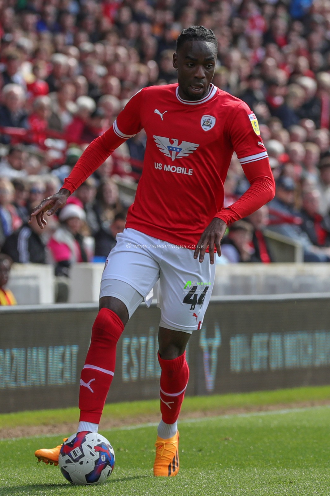 Devante Cole #44 of Barnsley holds the ball during the Sky Bet League 1 match Barnsley vs Oxford United at Oakwell, Barnsley, United Kingdom, 22nd April 2023

(Photo by Alfie Cosgrove/News Images)