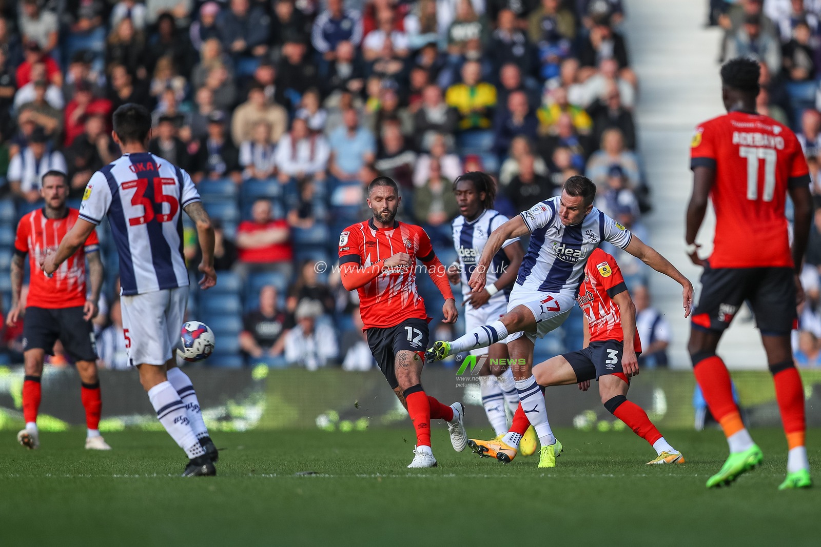 Jed Wallace #17 of West Bromwich Albion passes the ball during the Sky Bet Championship match West Bromwich Albion vs Luton Town at The Hawthorns, West Bromwich, United Kingdom, 8th October 2022

(Photo by Gareth Evans/News Images)