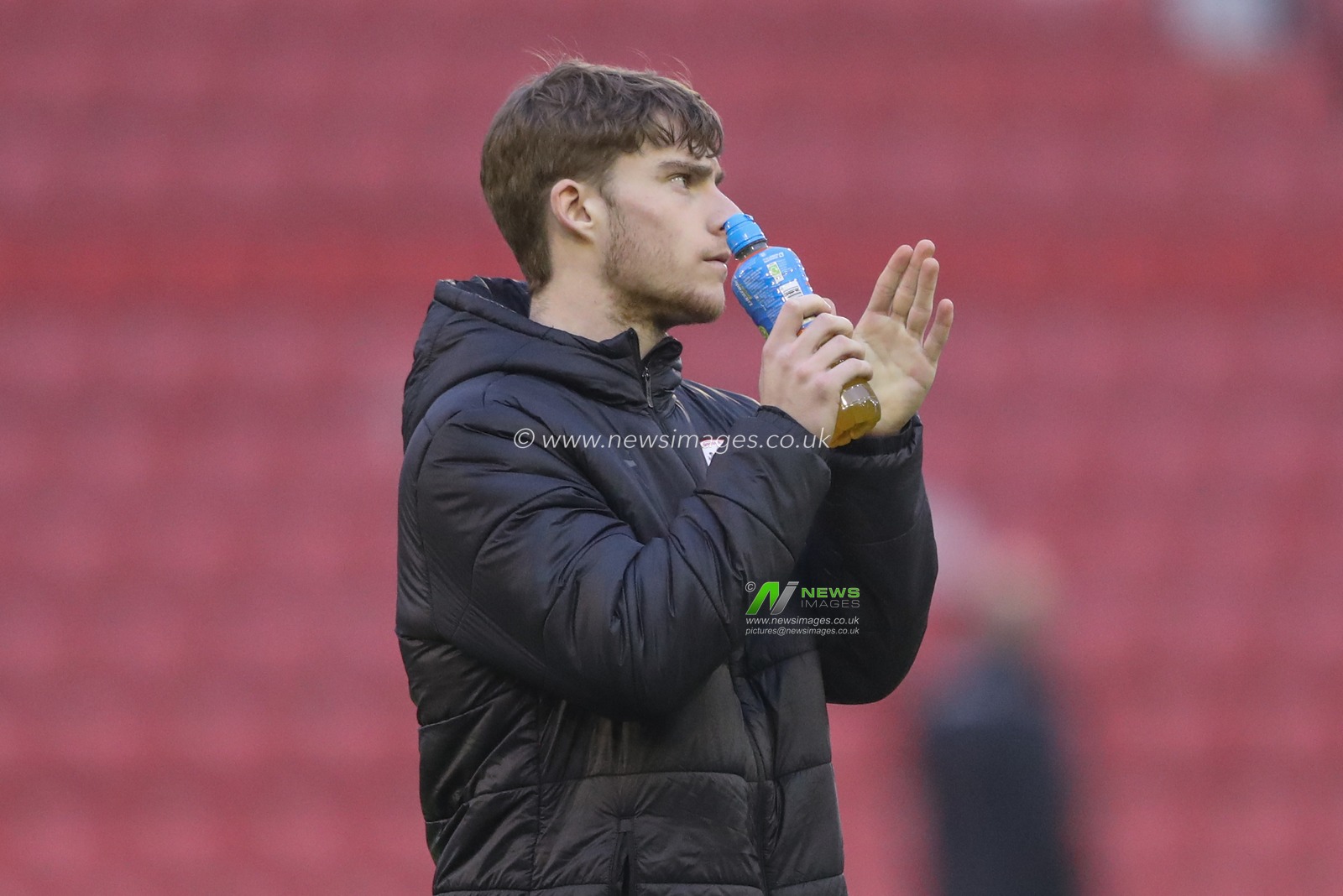 Luca Connell of Barnsley applauds the home fans after the game during the Sky Bet League 1 match Barnsley vs Lincoln City at Oakwell, Barnsley, United Kingdom, 9th March 2024

(Photo by Alfie Cosgrove/News Images)