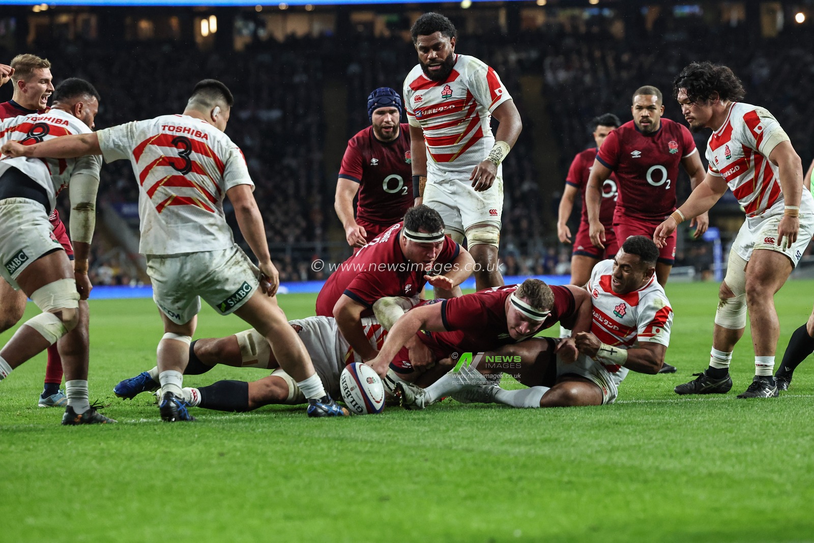 Sam Underhill of England goes over for a try during the Autumn Nations Series match England vs Japan at Allianz Stadium, Twickenham, United Kingdom, 24th November 2024

(Photo by Mark Cosgrove/News Images)