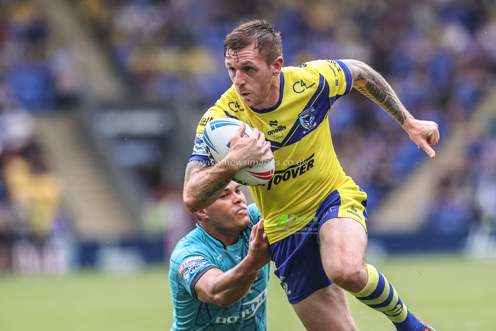 Marc Sneyd of Warrington Wolves evades a tackle from Tui Lolohea of Huddersfield Giants to go over for a try during the Betfred Super League round 15 match Warrington Wolves vs Huddersfield Giants at Halliwell Jones Stadium, Warrington, United Kingdom, 21st June 2025

(Photo by Alfie Cosgrove/News Images)