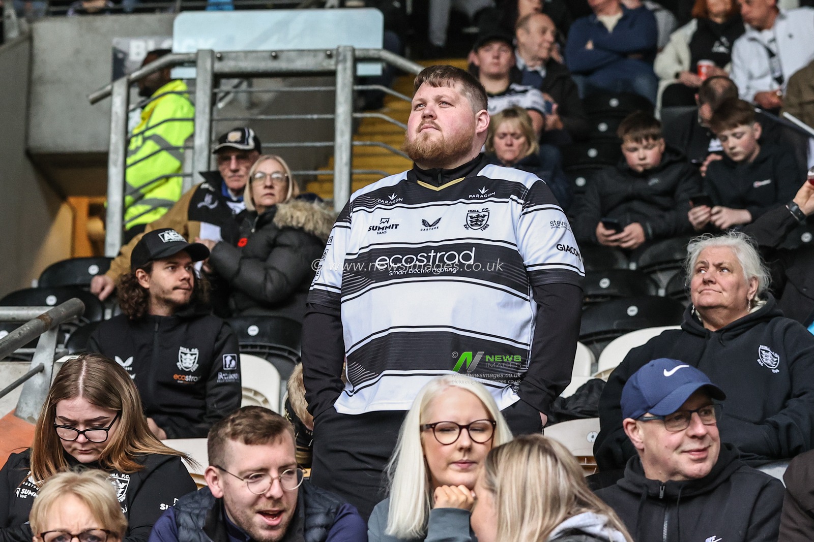 Hull FC fans during the Betfred Super League Round 8 match Hull FC vs Hull KR at MKM Stadium, Hull, United Kingdom, 18th April 2025

(Photo by Alfie Cosgrove/News Images)