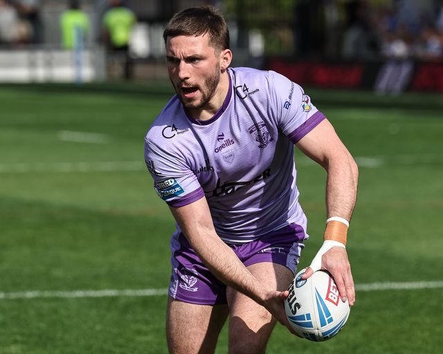 Adam Holroyd of Warrington Wolves in the pre-game warm up during the Betfred Super League Round 14 Leeds Rhinos v Warrington Wolves at Headingley Stadium, Leeds, United Kingdom, 14th June 2025

(Photo by Mark Cosgrove/News Images)