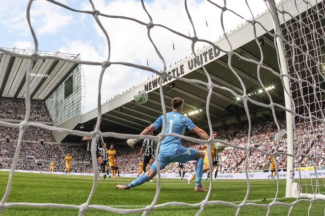 Jack Hinshelwood of Brighton & Hove Albion scores past Newcastle United goalkeeper Nick Pope to make it 2-1 during the Premier League match Newcastle Untied vs Brighton & Hove Albion at St. James's Park, Newcastle, United Kingdom on 02 May 2026

(Photo by Mark Cosgrove/News Images)