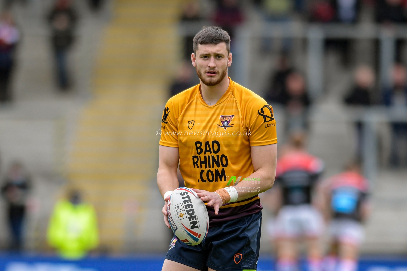 Sam Wood (27) of Huddersfield Giants during the warm up