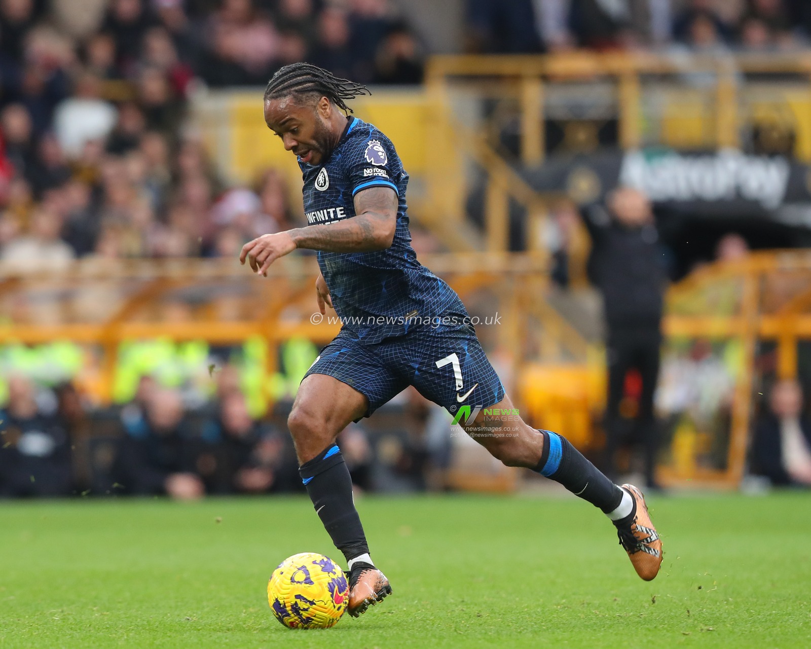 Raheem Sterling of Chelsea breaks forward with the ball, during the Premier League match Wolverhampton Wanderers vs Chelsea at Molineux, Wolverhampton, United Kingdom, 24th December 2023

(Photo by Gareth Evans/News Images)