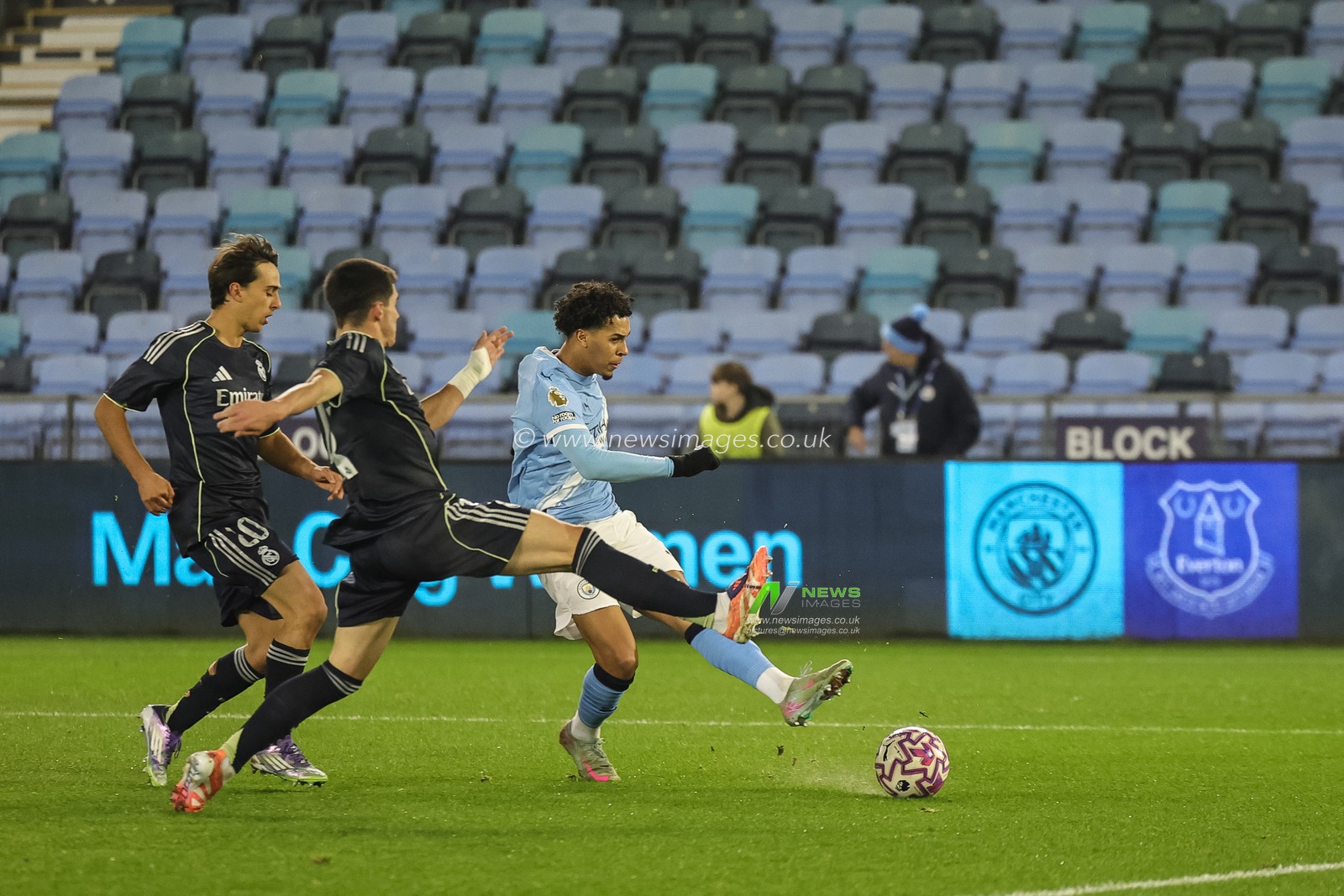 Emilio Lawrence of Manchester City scores to make it 1-1 during the Premier League International Cup match Manchester City vs Real Madrid at Joie Stadium, Manchester, United Kingdom, 16th December 2025

(Photo by Mark Cosgrove/News Images)

*** GER AUT SUI OUT ***