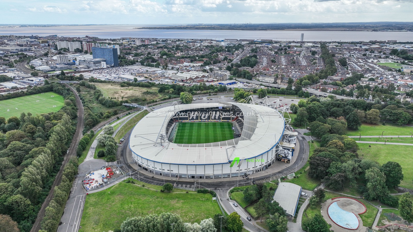 An aerial view of MKM Stadium ahead of the Betfred Super League Round 26 match Hull FC vs Warrington Wolves at MKM Stadium, Hull, United Kingdom, 13th September 2025

(Photo by Alfie Cosgrove/News Images)