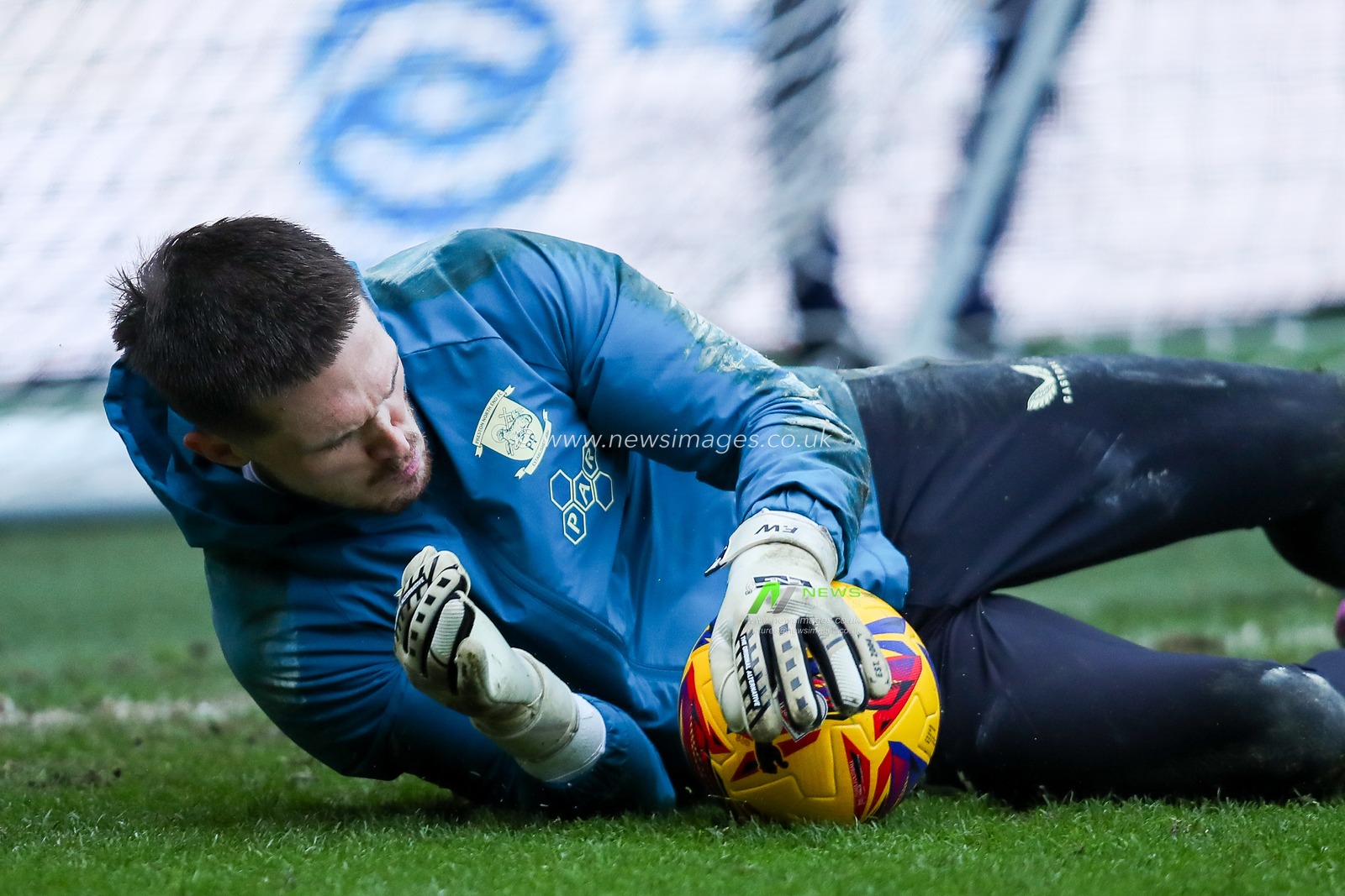 Freddie Woodman of Preston North End warms up prior to the Sky Bet Championship match Queens Park Rangers vs Preston North End at Matrade Loftus Road, London, United Kingdom, 21st December 2024

(Photo by Izzy Poles/News Images)