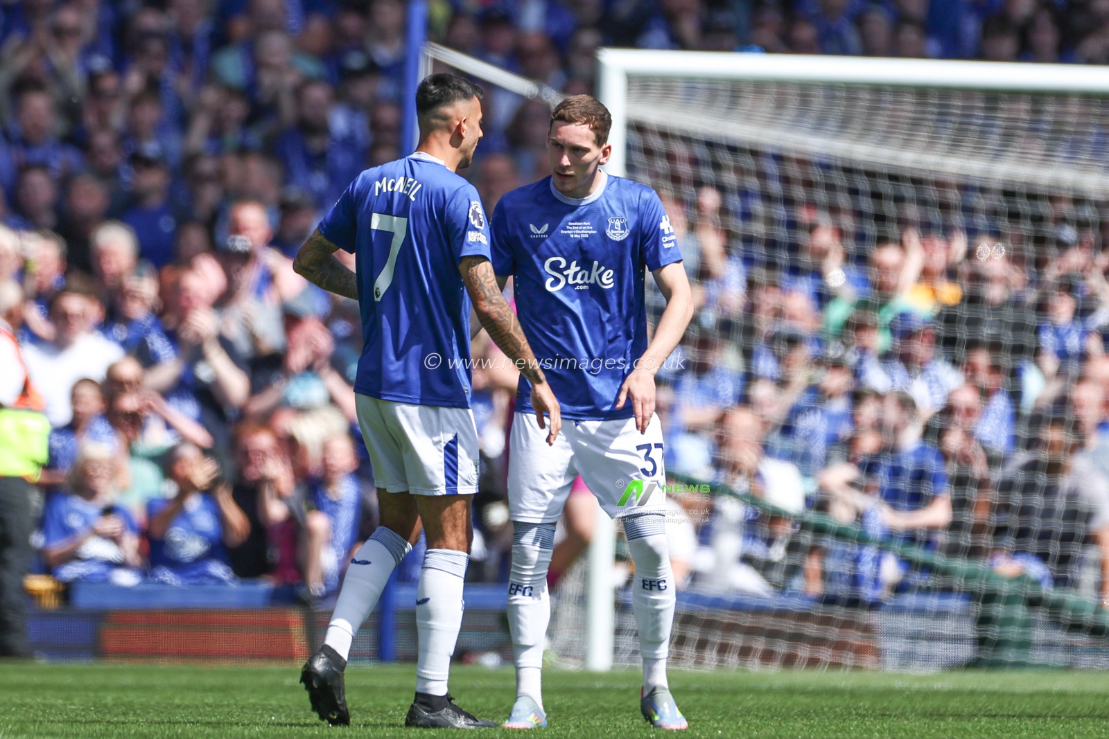 Dwight McNeil of Everton and James Garner of Everton shake hands during the Premier League match Everton vs Southampton at Goodison Park, Liverpool, United Kingdom, 18th May 2025

(Photo by Mark Cosgrove/News Images)
