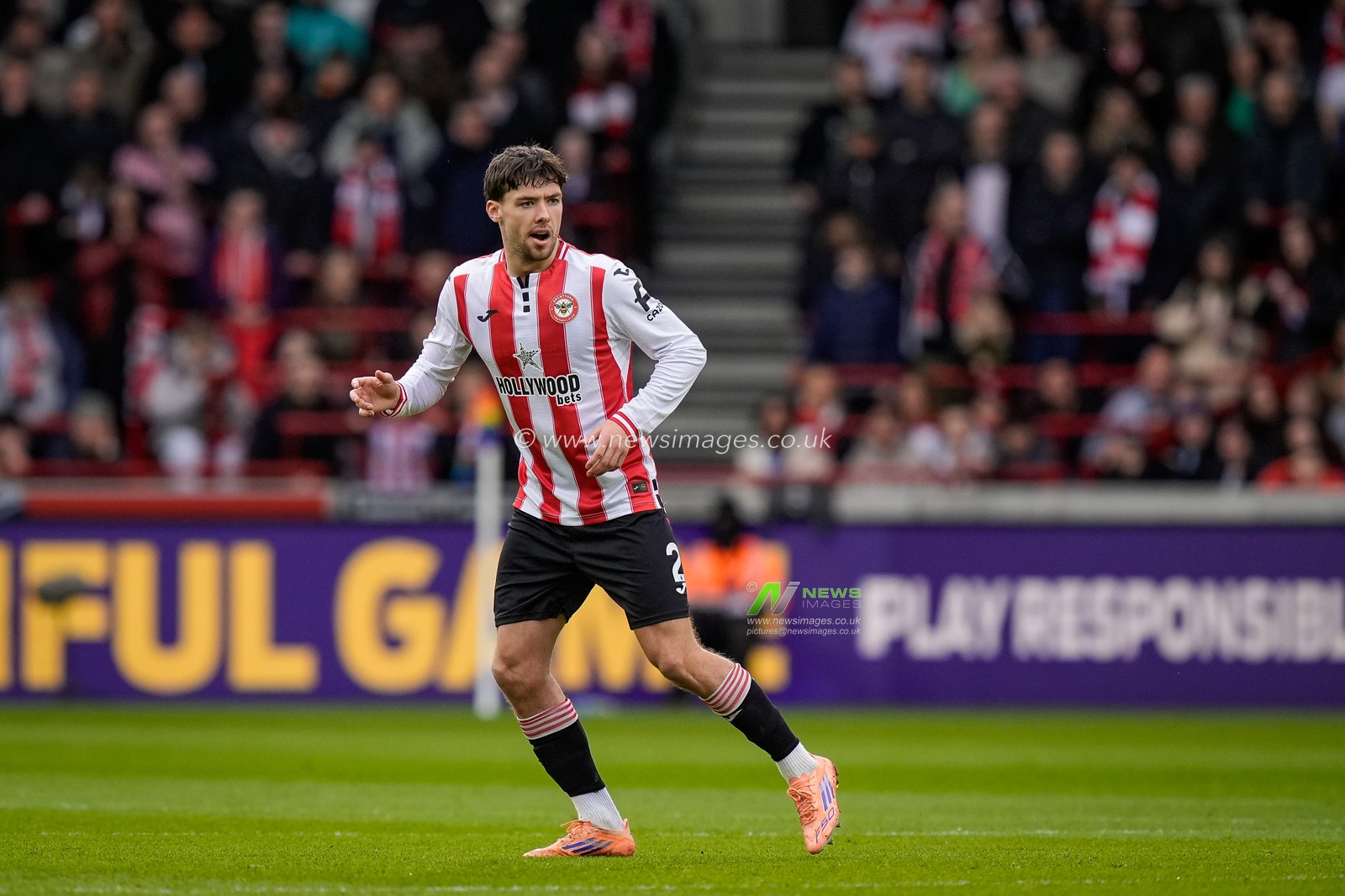 Aaron Hickey of Brentford during the Premier League match Brentford vs Brighton & Hove Albion at GTECH Community Stadium, London, United Kingdom on 21 February 2026

(Photo by Maynard Manyowa/News Images)