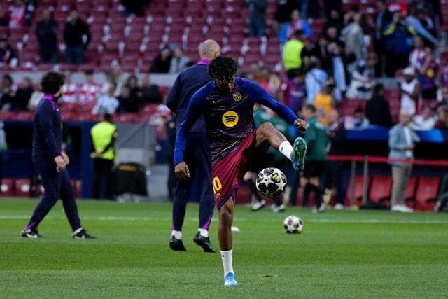 Lamine Yamal of FC Barcelona during the warm up of the UEFA Champions League Quarter Finals match Atletico Madrid vs Barcelona at Riyadh Air Metropolitano, Madrid, Spain on 14 April 2026

(Photo by Samuel Carreno/News Images)