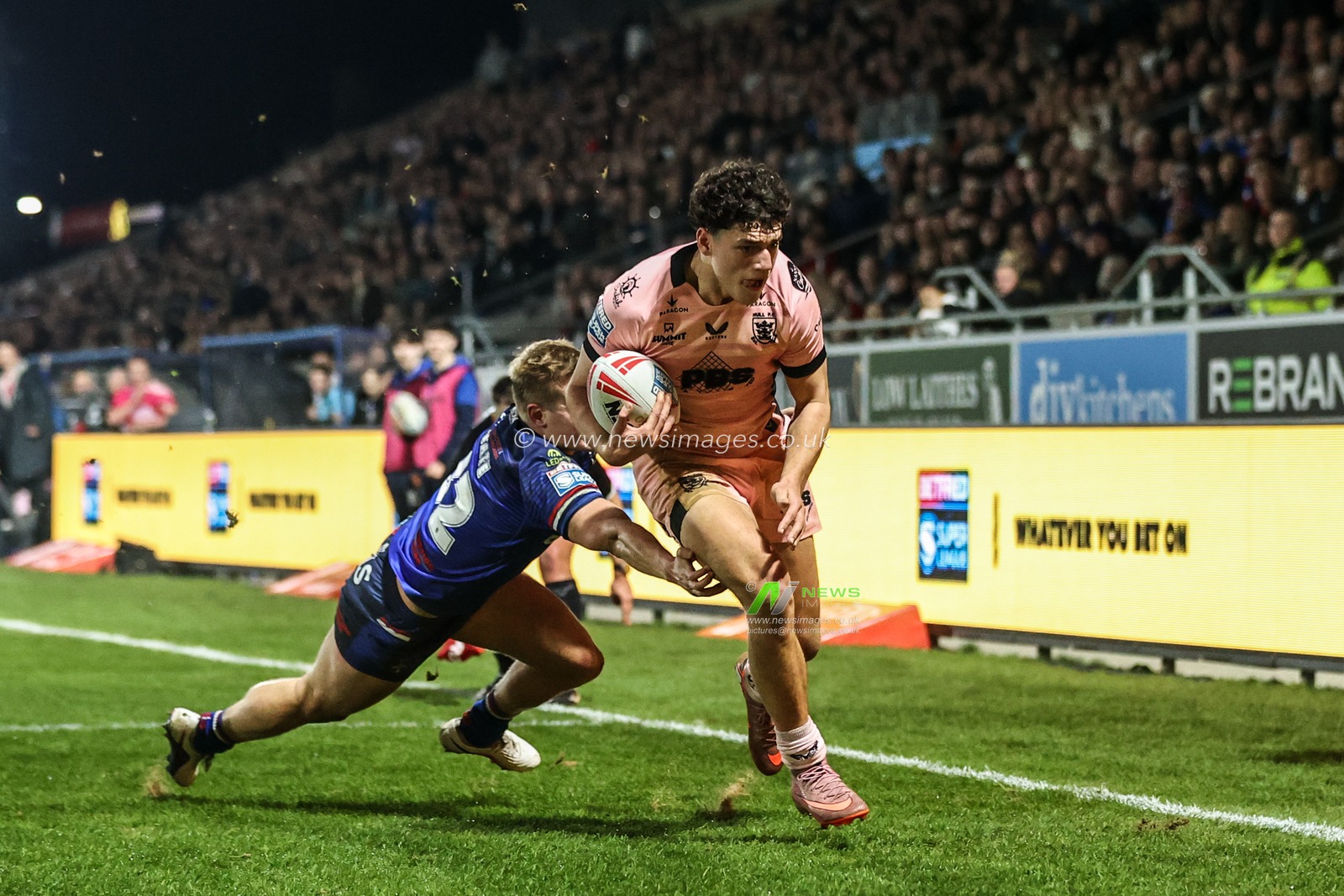 Lewis Martin of Hull FC goes over for a try during the Betfred Super League match Wakefield Trinity vs Hull FC at DIY Kitchens Stadium, Wakefield, United Kingdom on 05 March 2026

(Photo by Alfie Cosgrove/News Images)