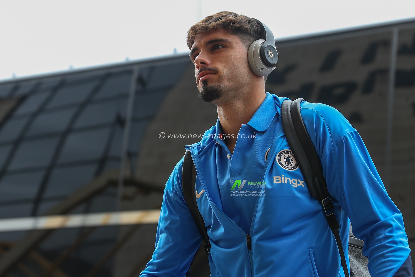 Pedro Neto of Chelsea arrives during the Premier League match Wolverhampton Wanderers vs Chelsea at Molineux, Wolverhampton, United Kingdom, 25th August 2024

(Photo by Gareth Evans/News Images)