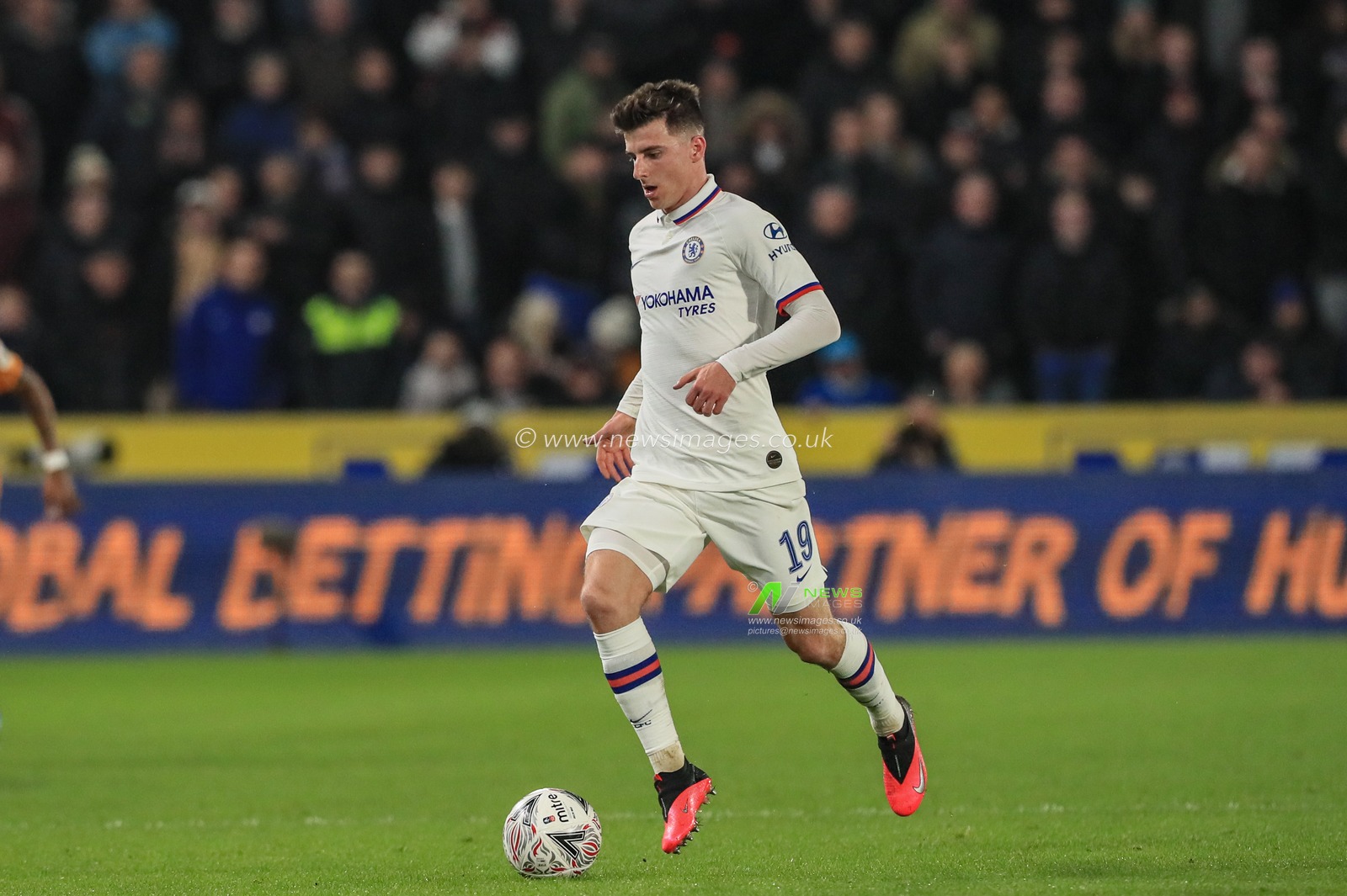 25th January 2020, KC Stadium, Kingston upon Hull, England; Emirates FA Cup, Hull City v Chelsea : Mason Mount (19) of Chelsea in action during the game