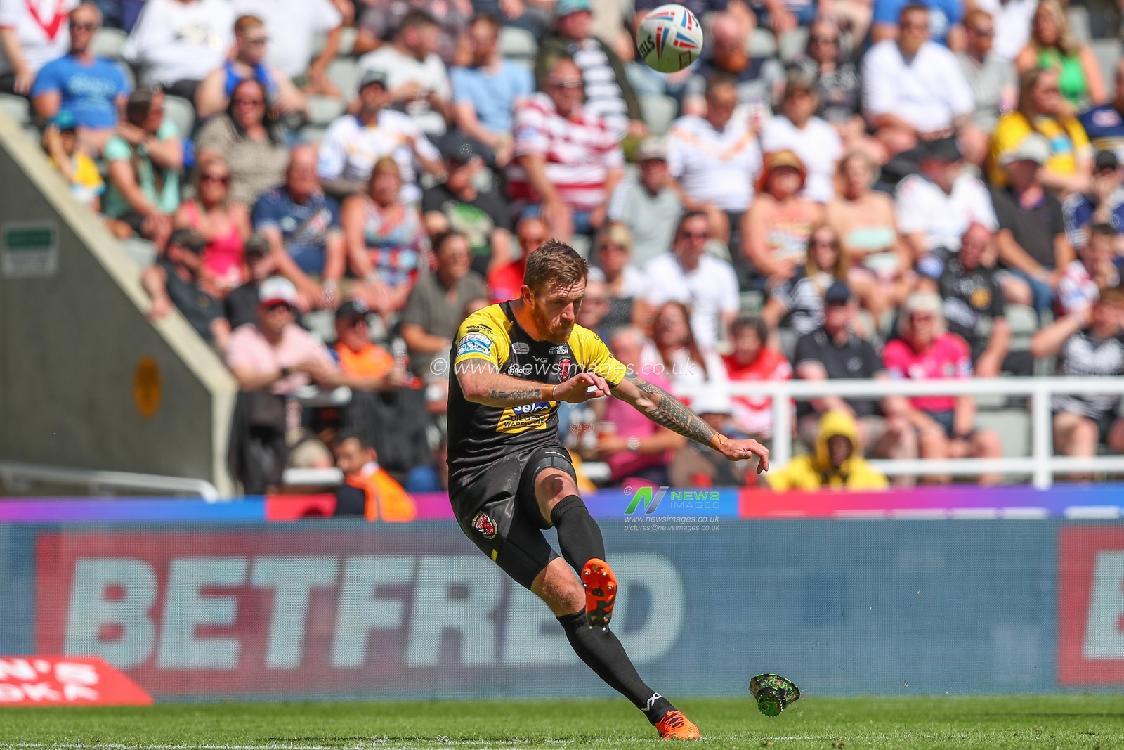 Marc Sneyd #7 of Salford Red Devils takes the conversion kick and scores to make it 20-16 during the Betfred Super League Magic Weekend match Salford Red Devils vs Hull KR at St. James's Park, Newcastle, United Kingdom, 3rd June 2023

(Photo by Gareth Evans/News Images)